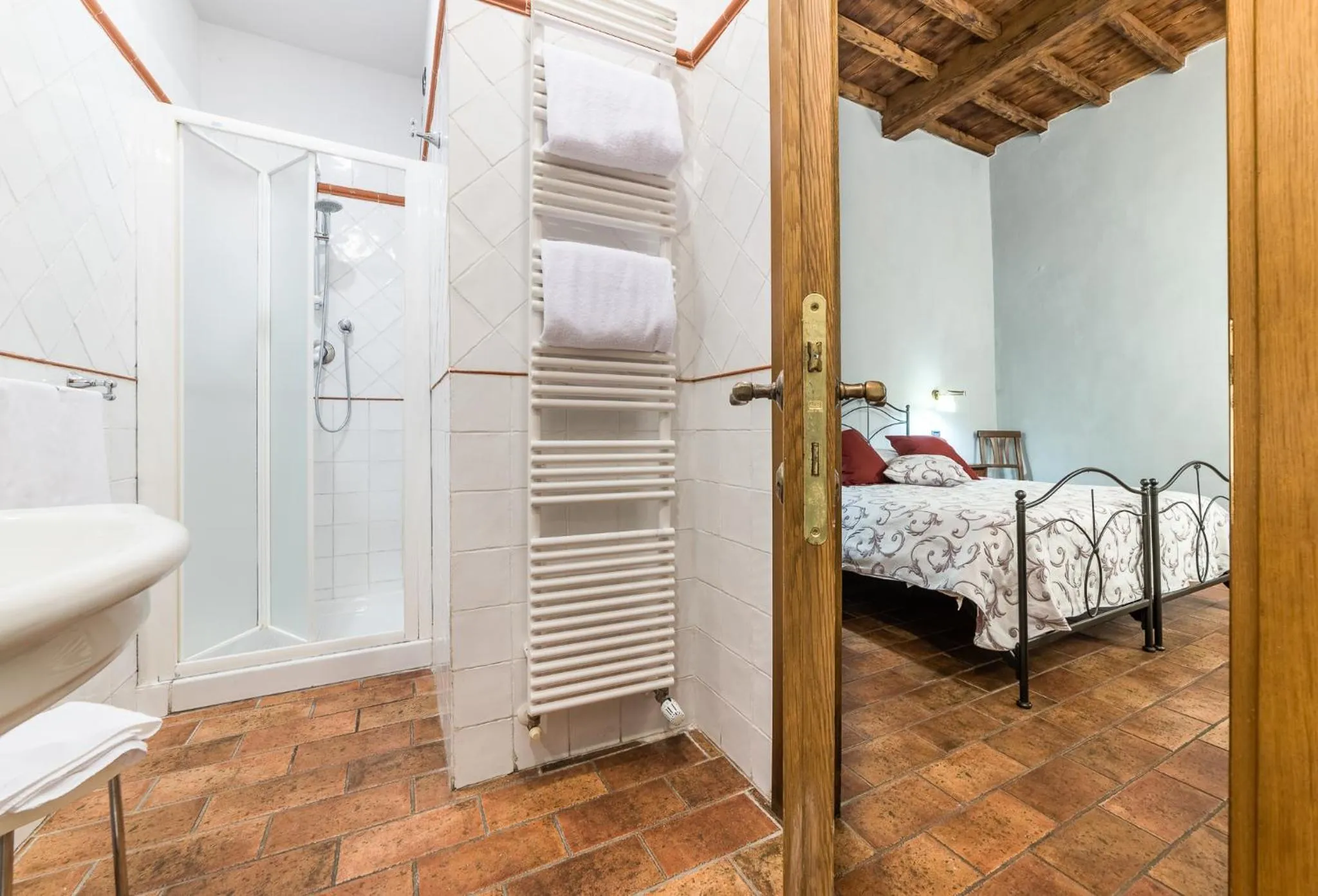 Shower, Bed in Residenza Il Villino B&B