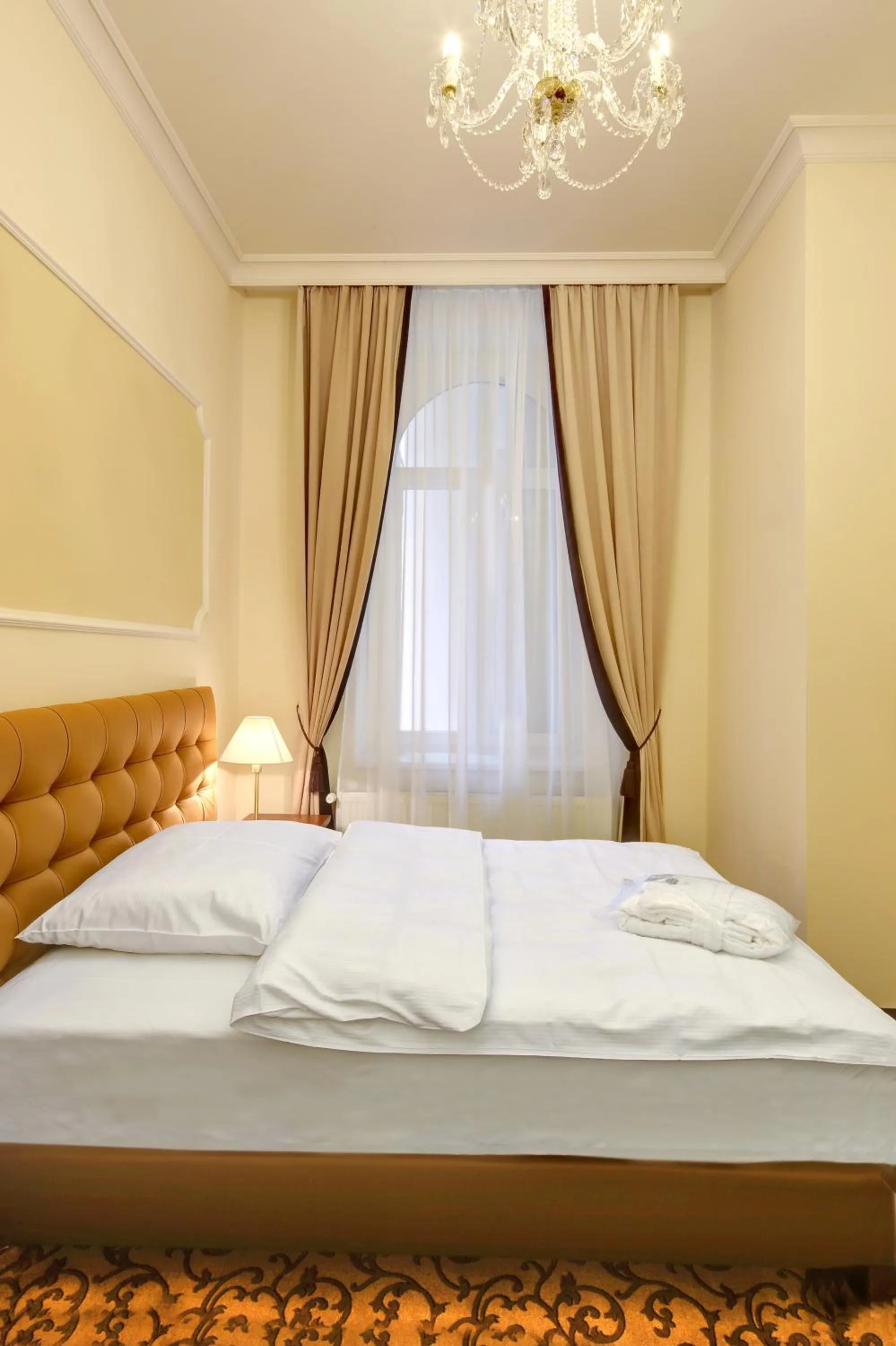 Bed in WINDSOR SPA Hotel