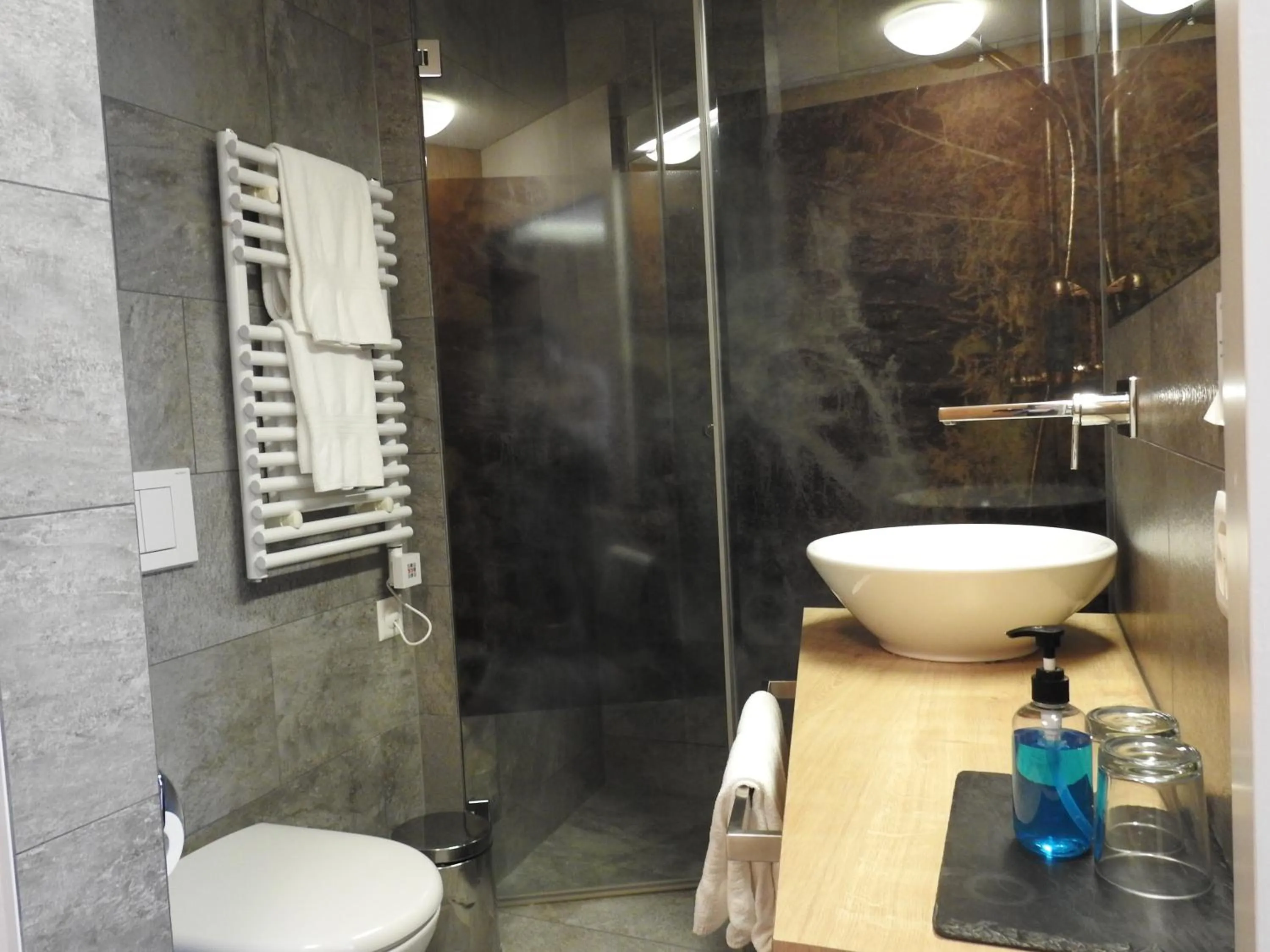 Shower in Hotel Spöl Restaurant