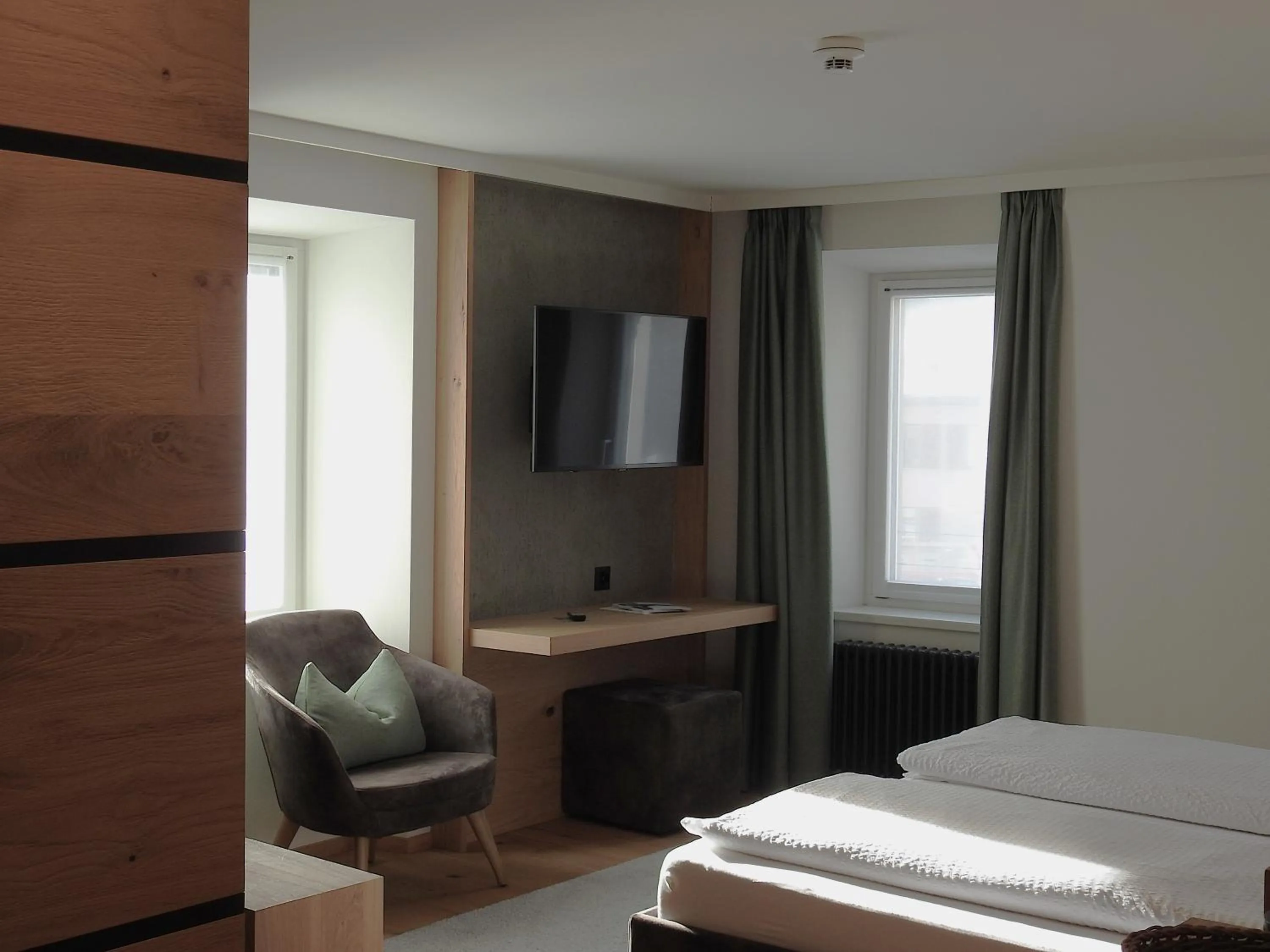 TV and multimedia, Bed in Hotel Spöl Restaurant