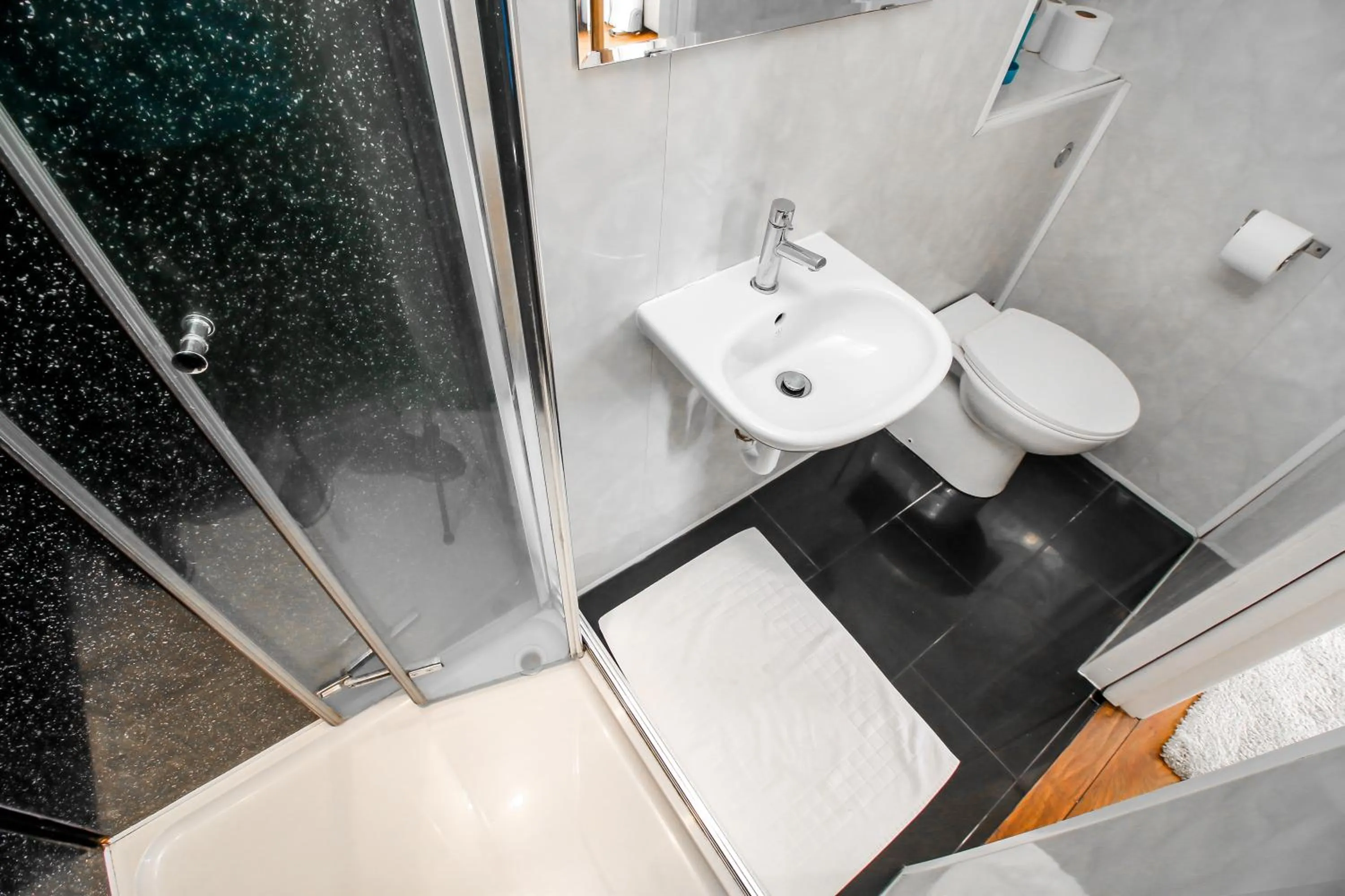 Toilet in City view flat @ Liverpool st.