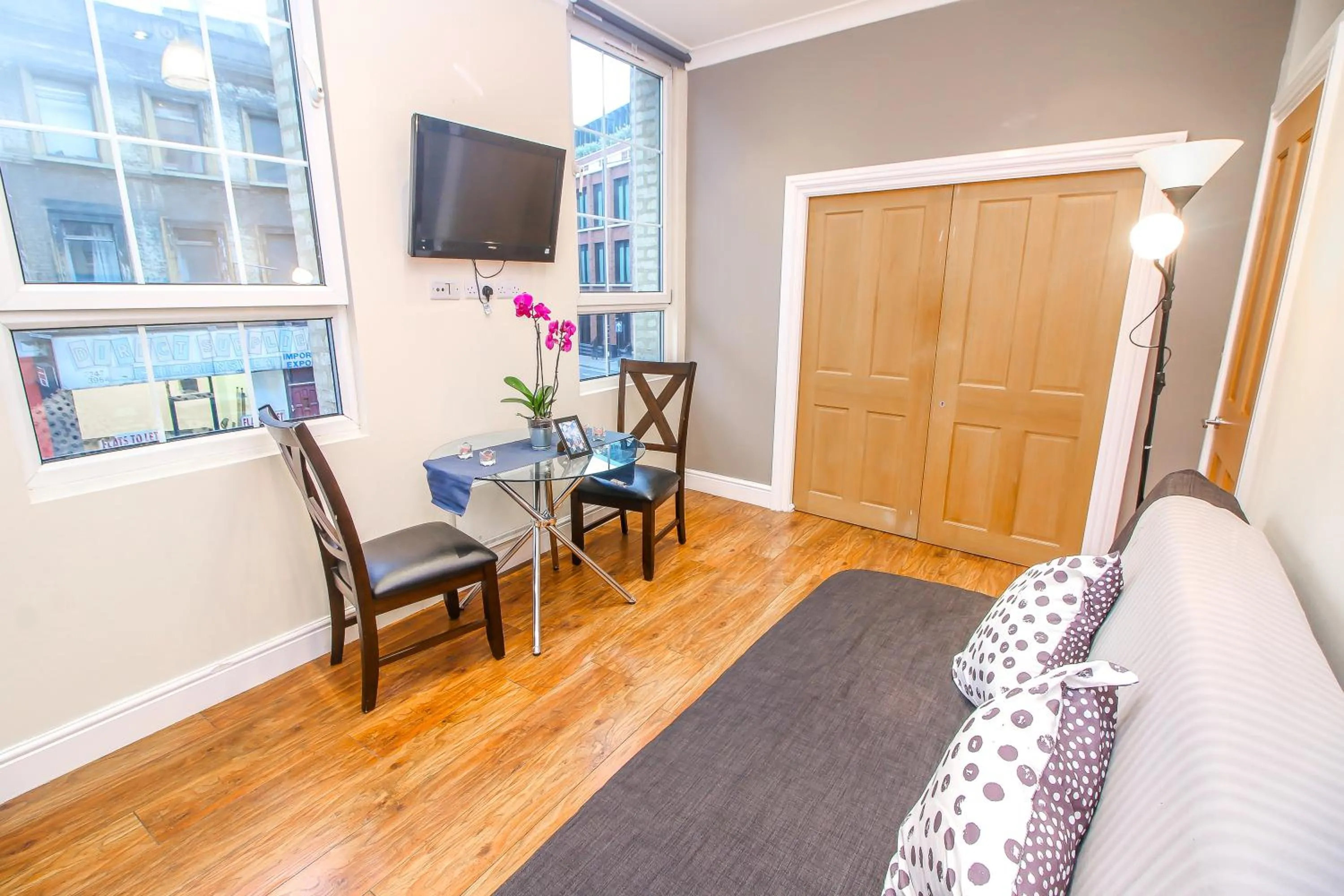 Living room in City view flat @ Liverpool st.