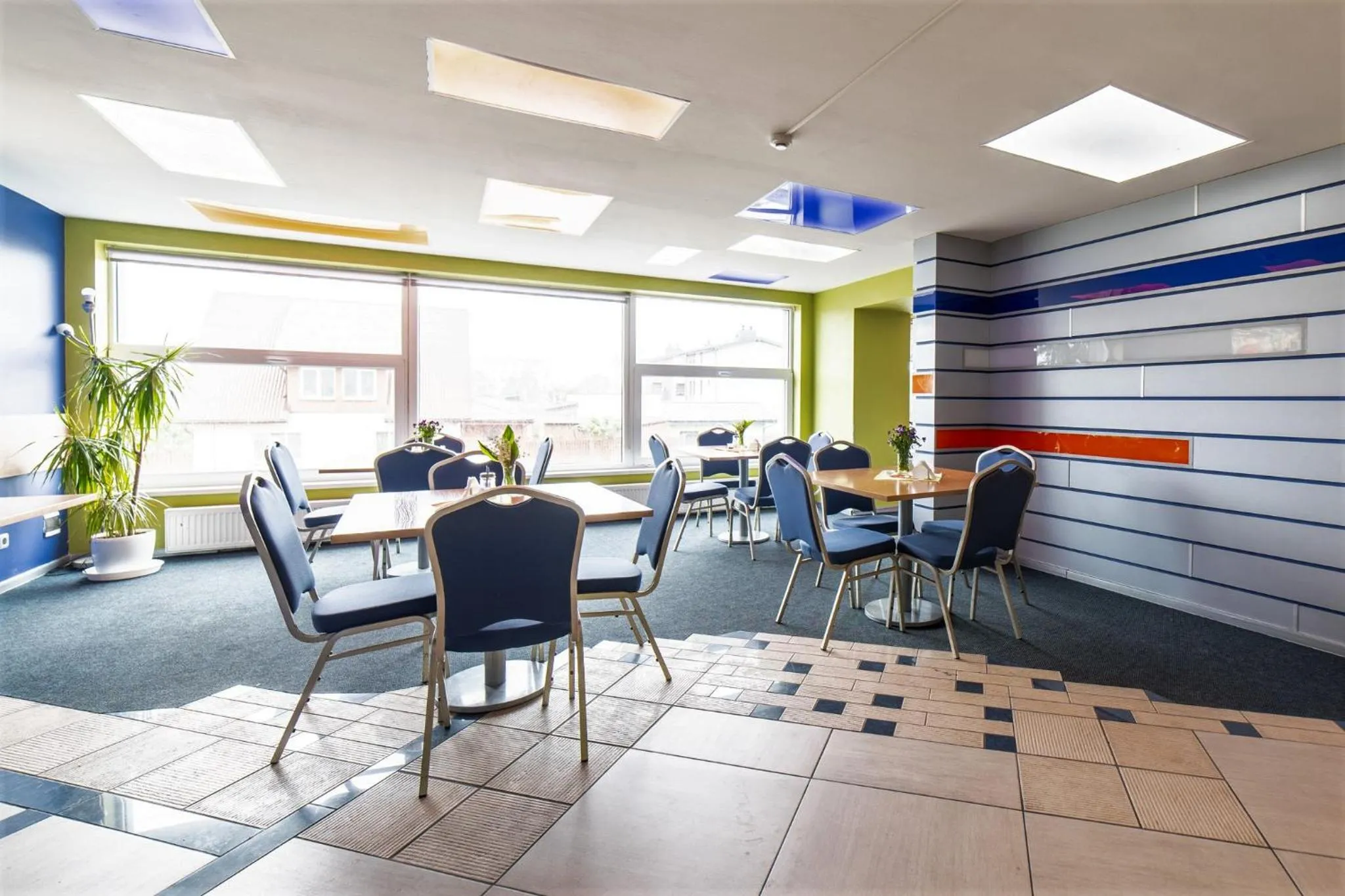 Restaurant/places to eat in SportHotel