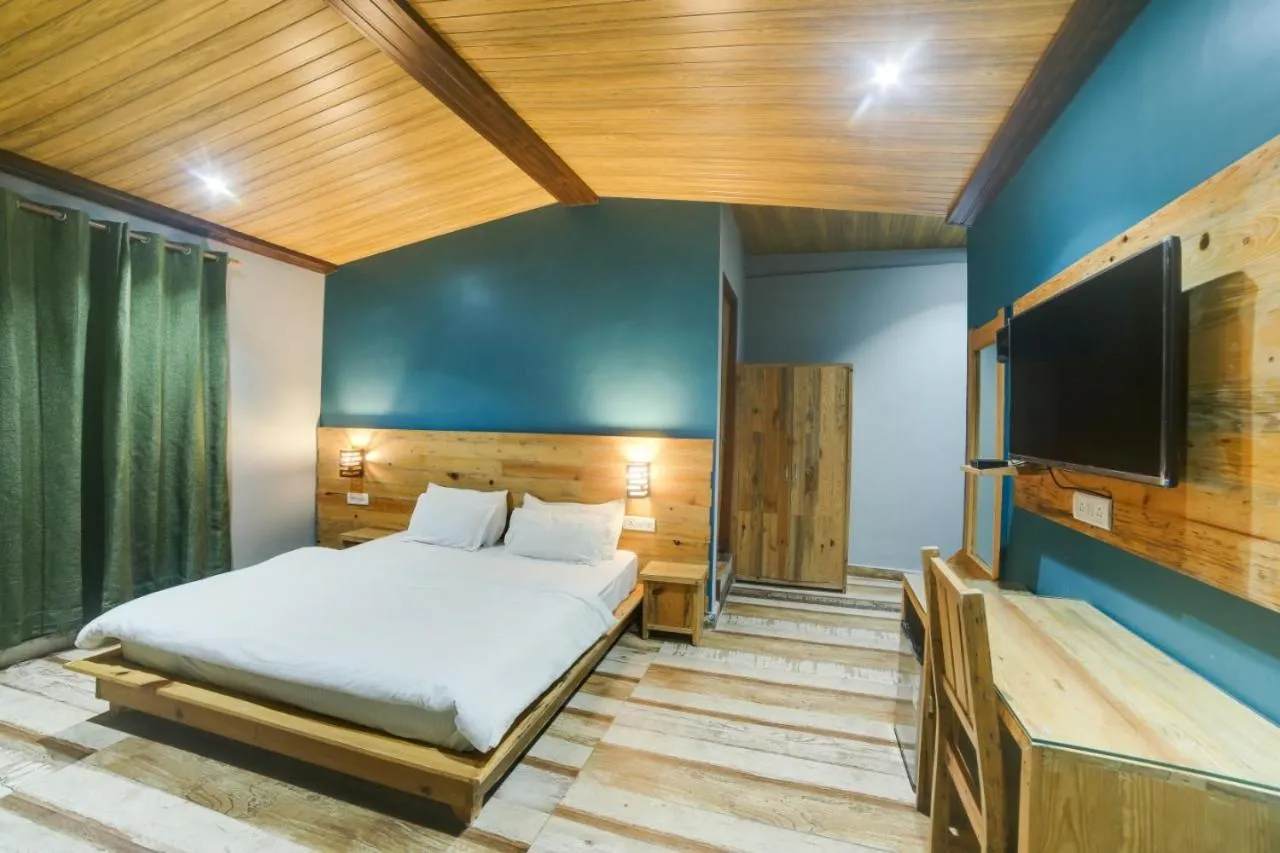 Photo of the whole room, Bed in Hill Top Swiss Cottage