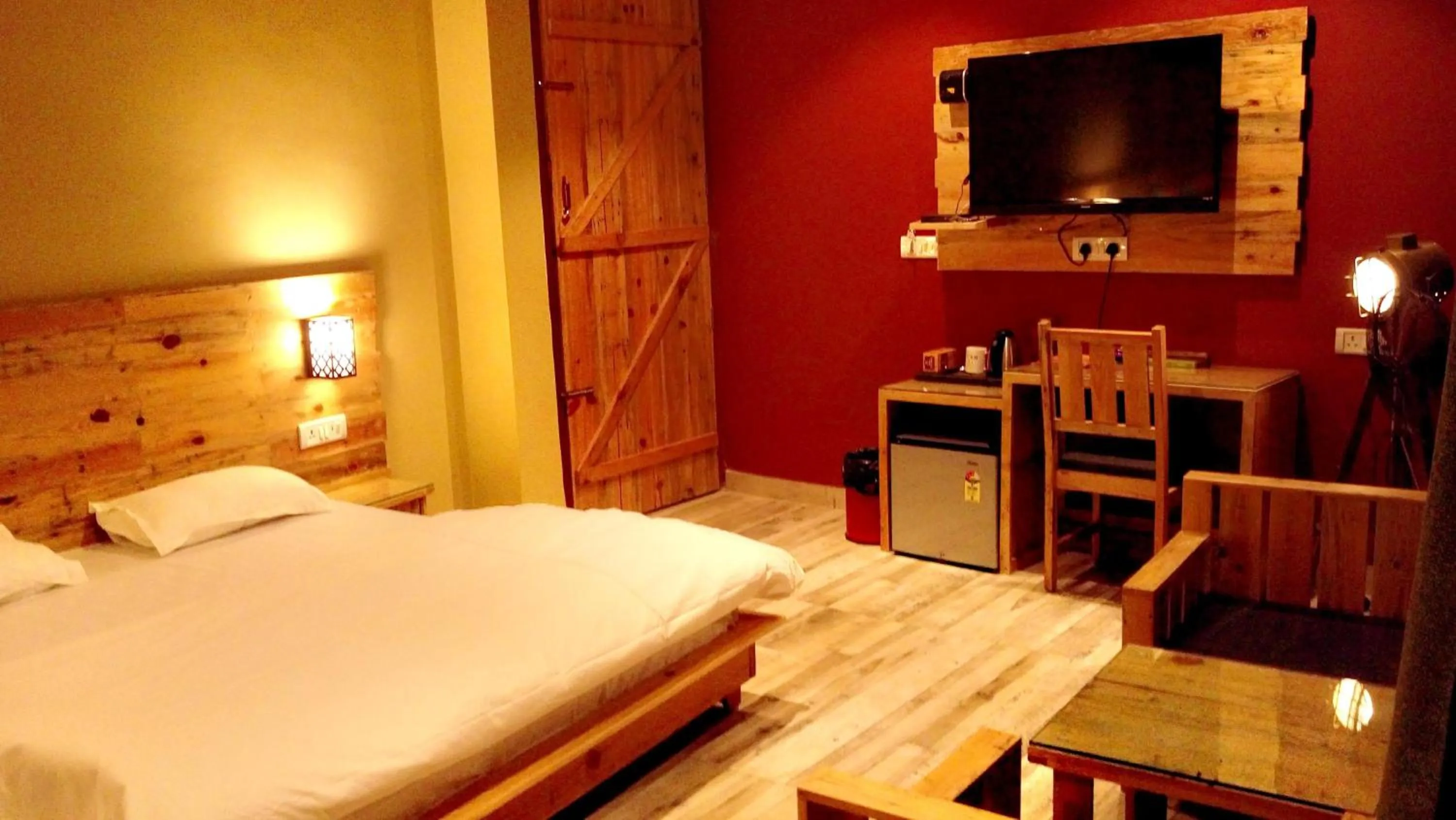 Photo of the whole room, Bed in Hill Top Swiss Cottage