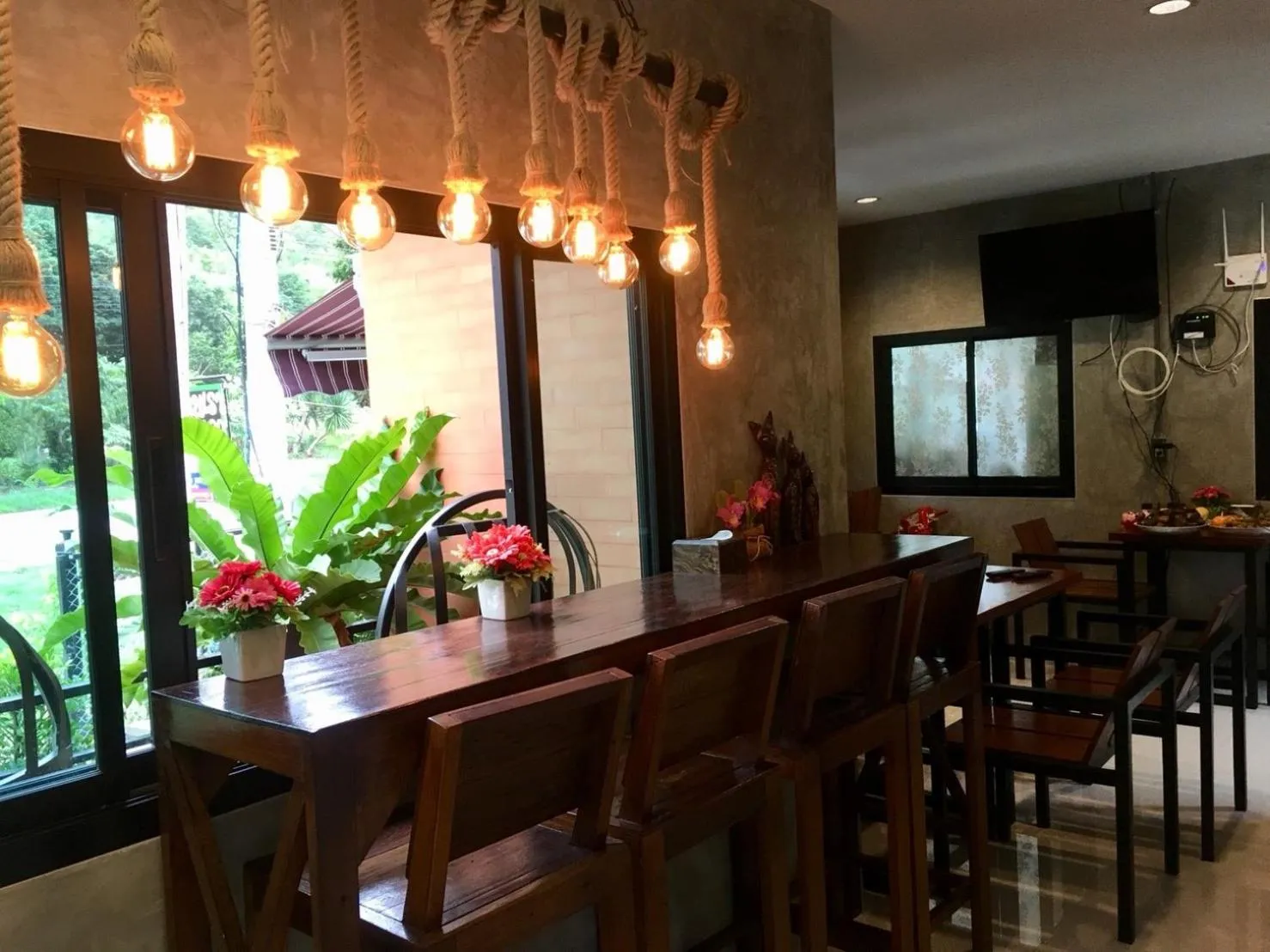 Restaurant/places to eat in River Hill Side Resort