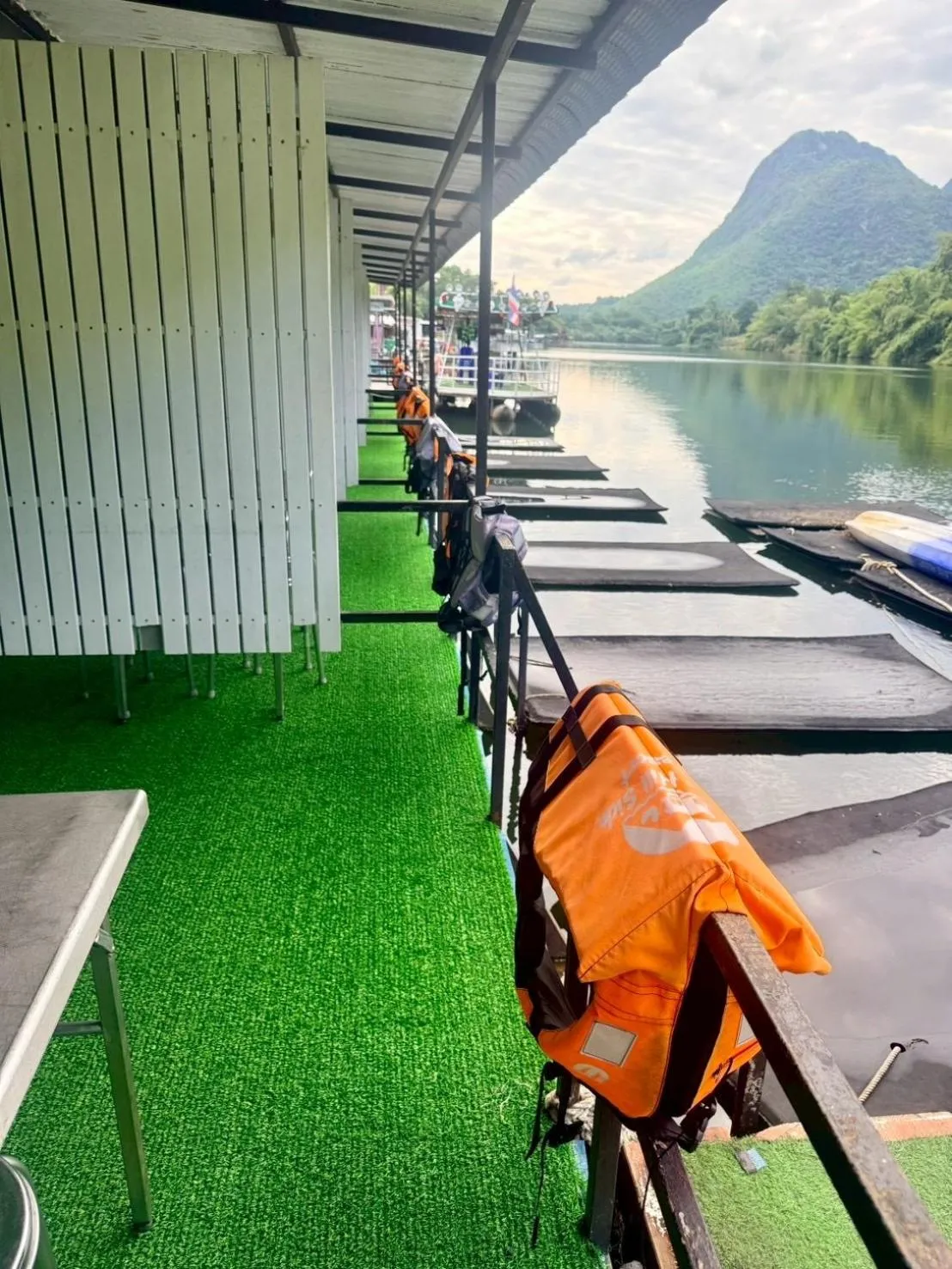 River Hill Side Resort