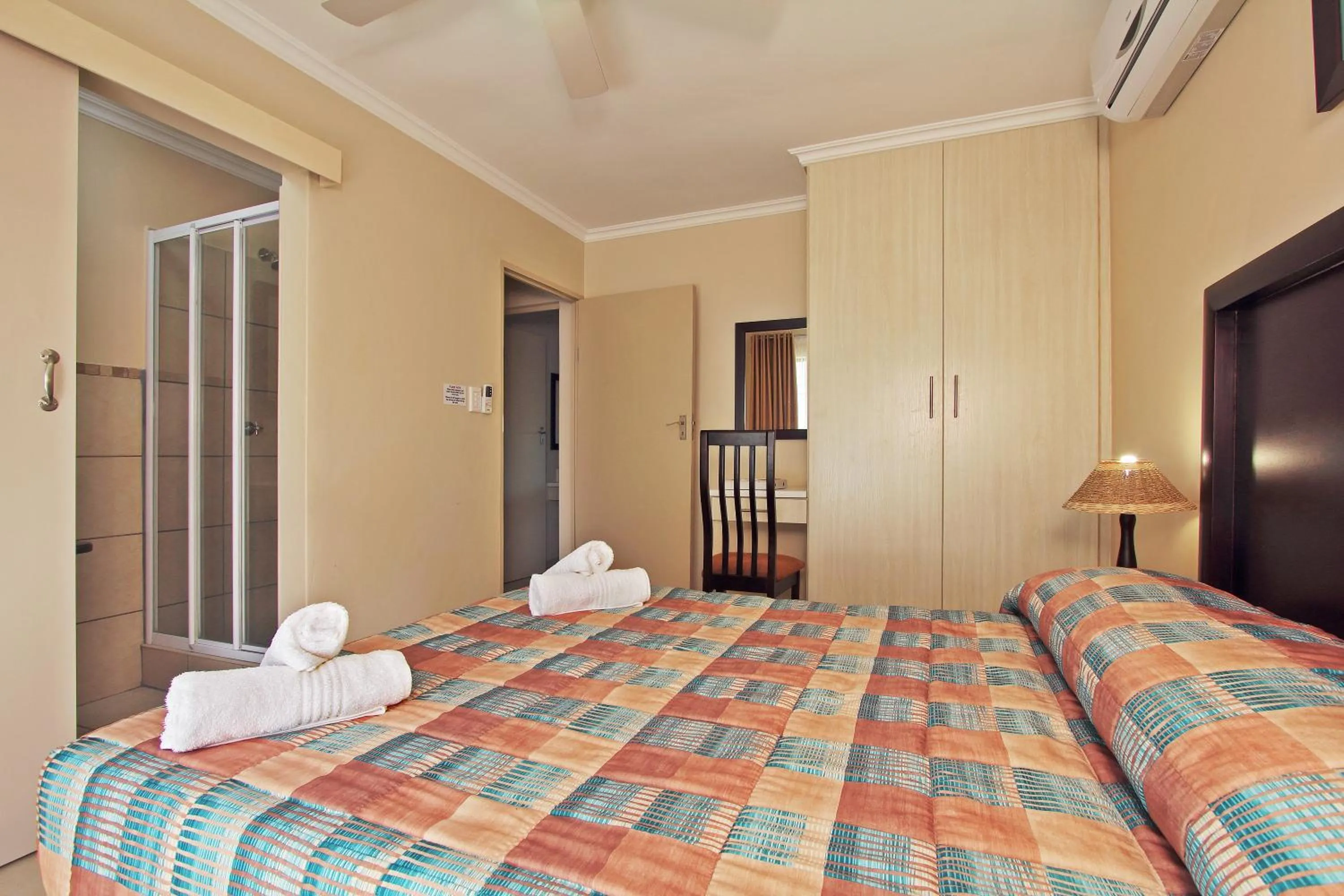 Bed in Uvongo River Resort