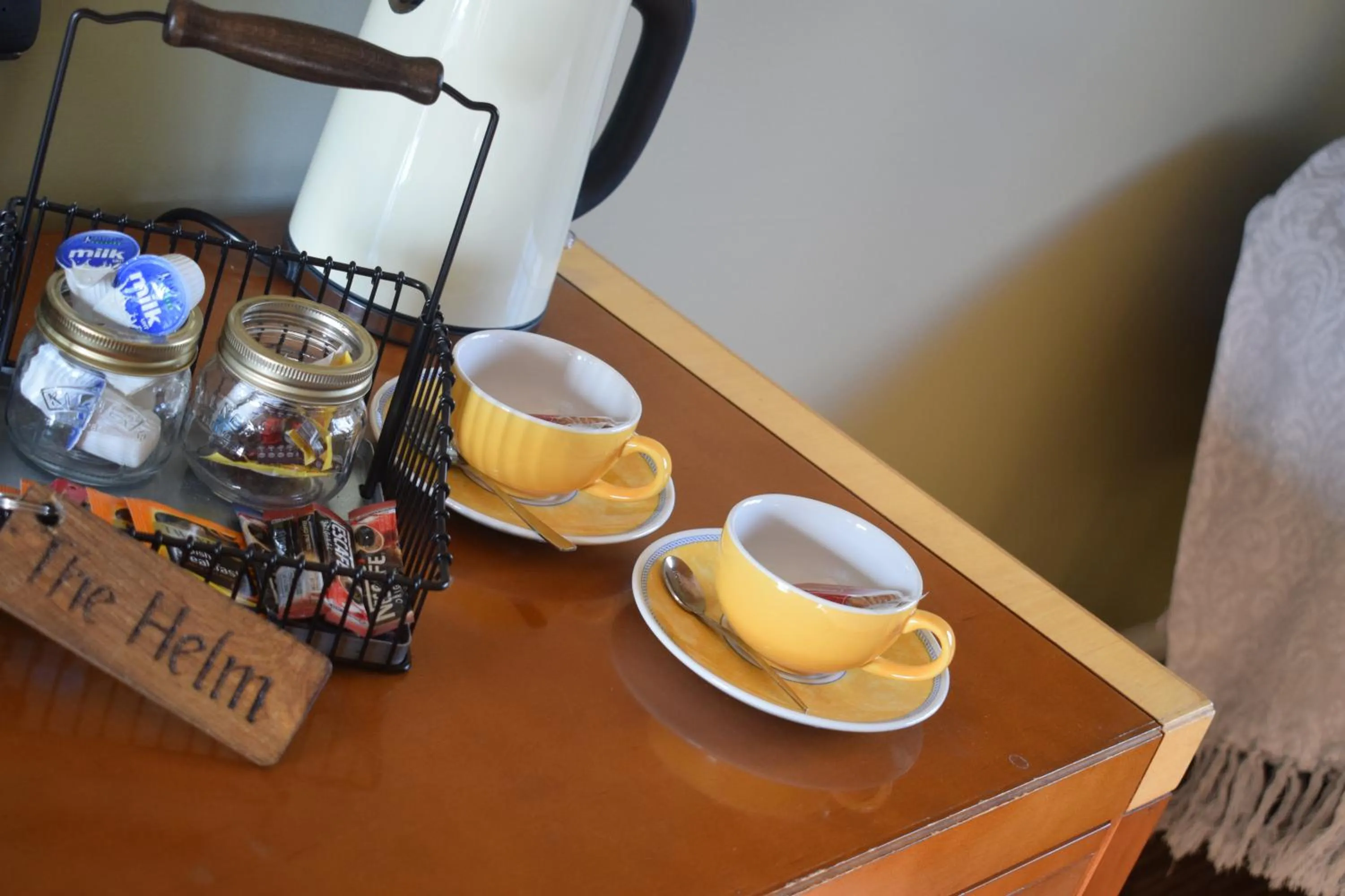 Coffee/tea facilities in Narrowboat at Weedon