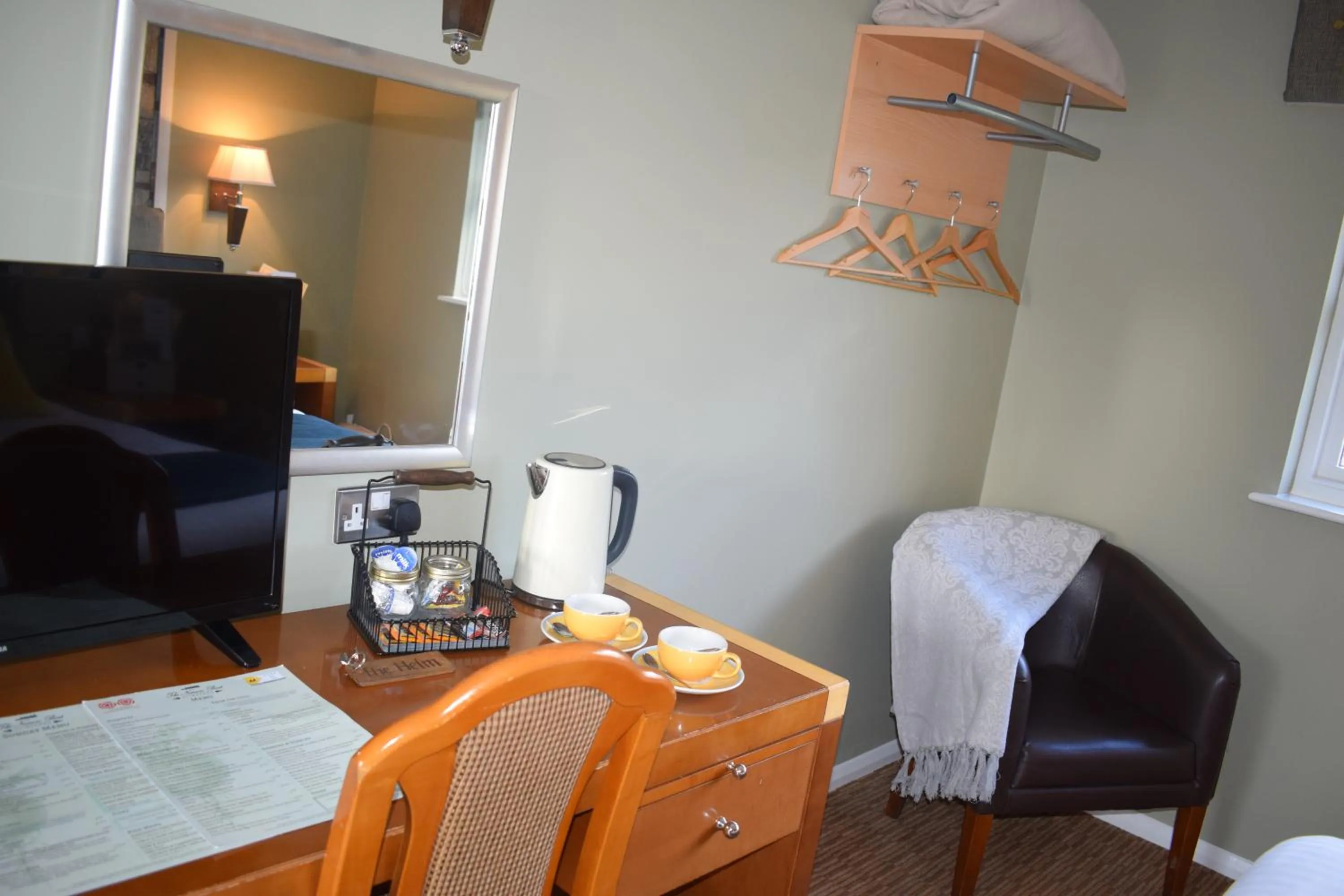 Bedroom in Narrowboat at Weedon