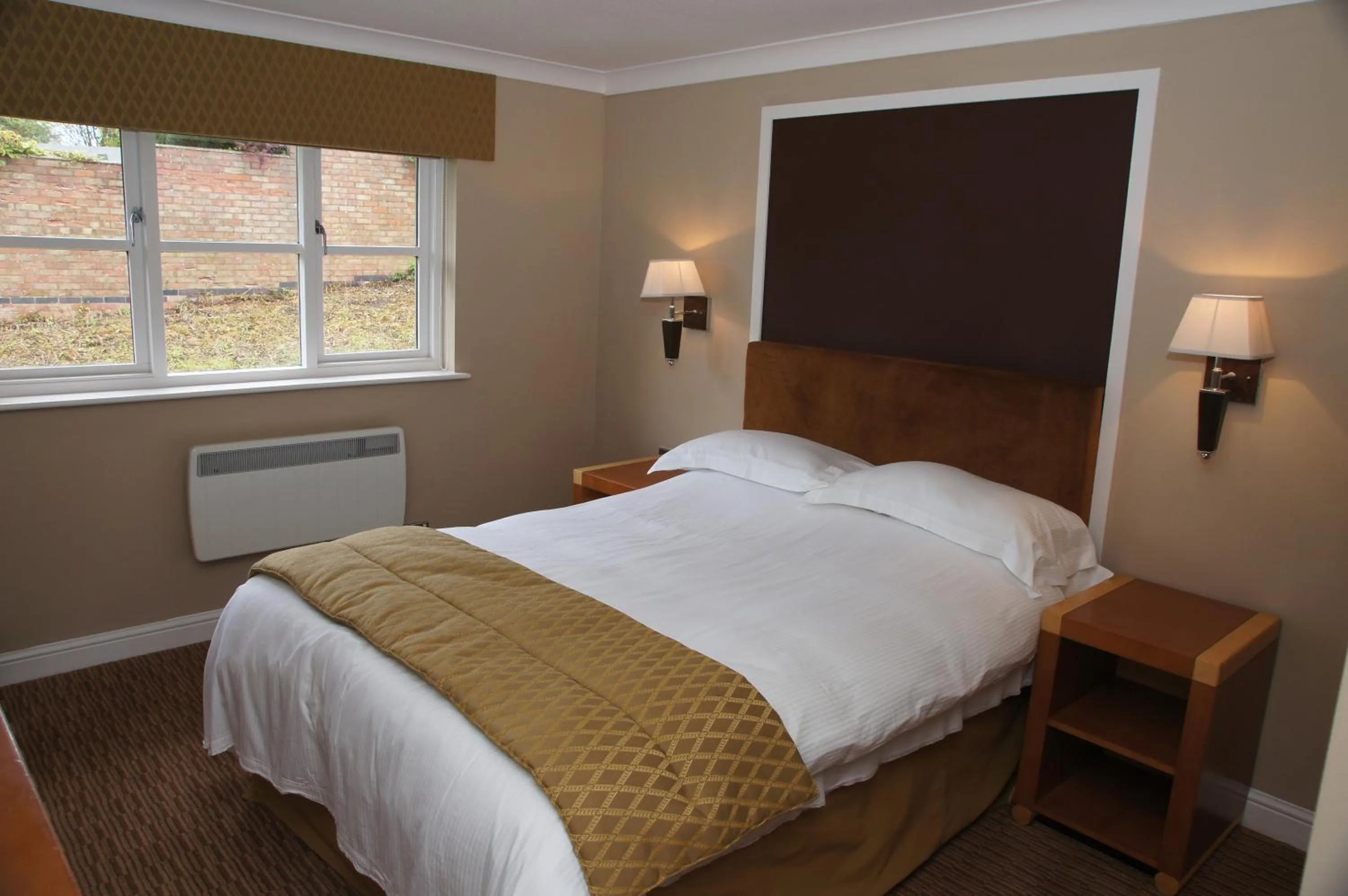 Bed in Narrowboat at Weedon