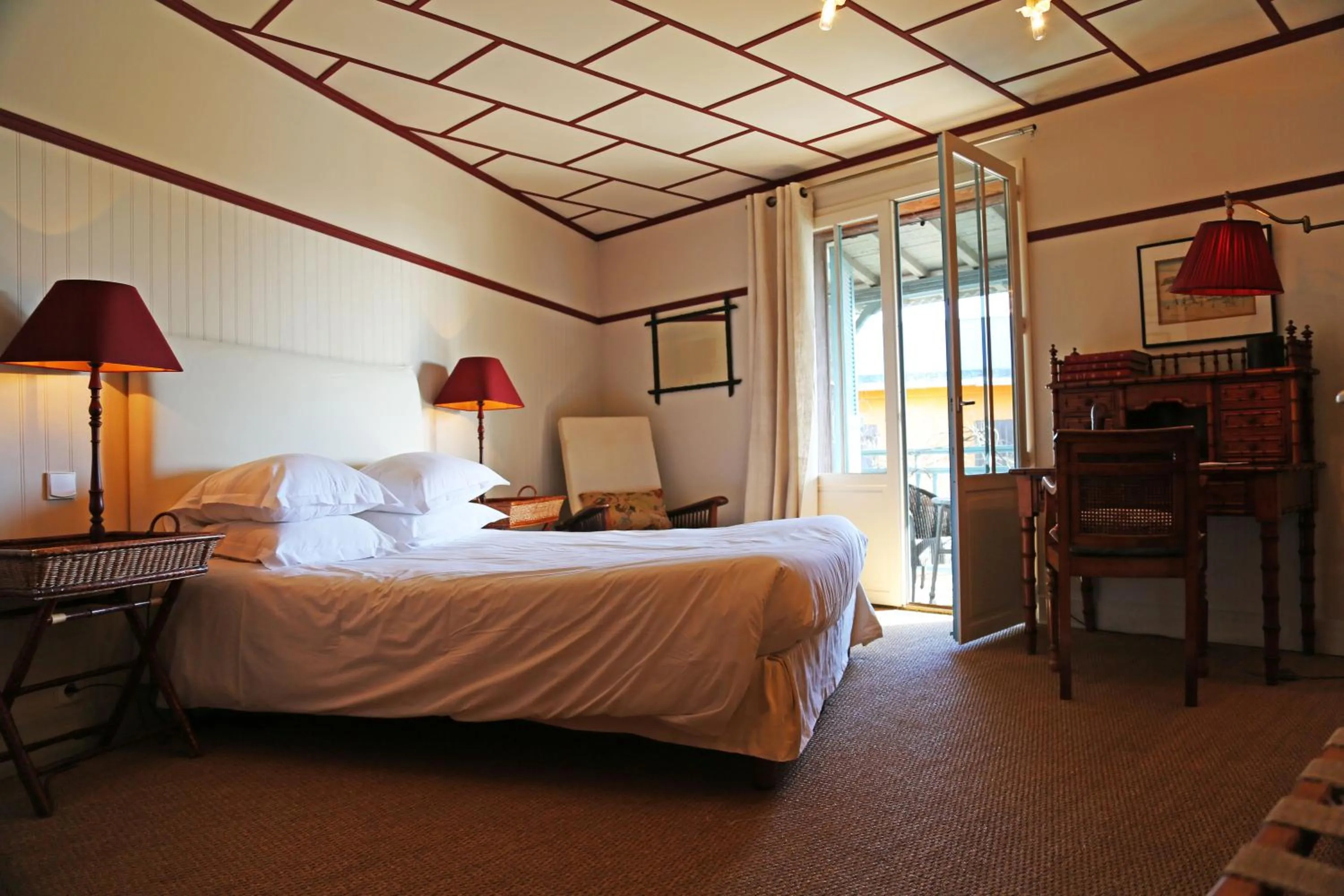 Photo of the whole room, Bed in La Maison du Bassin