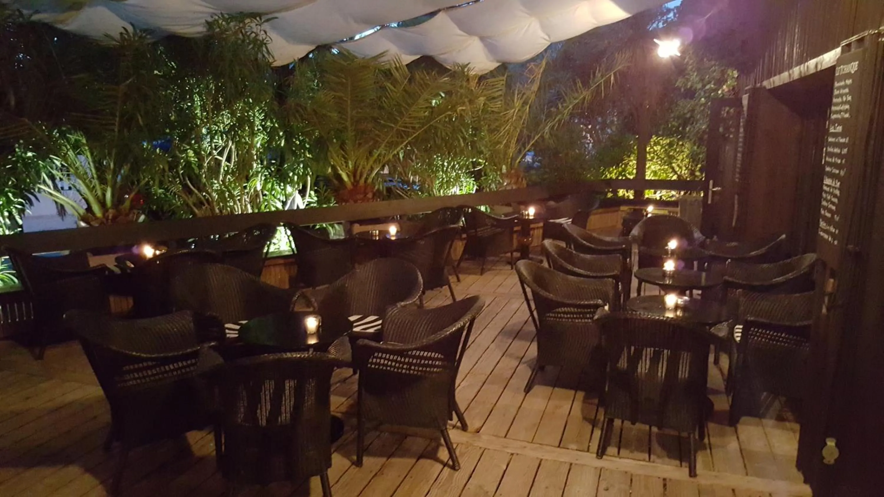 Lounge or bar in La Maison du Bassin