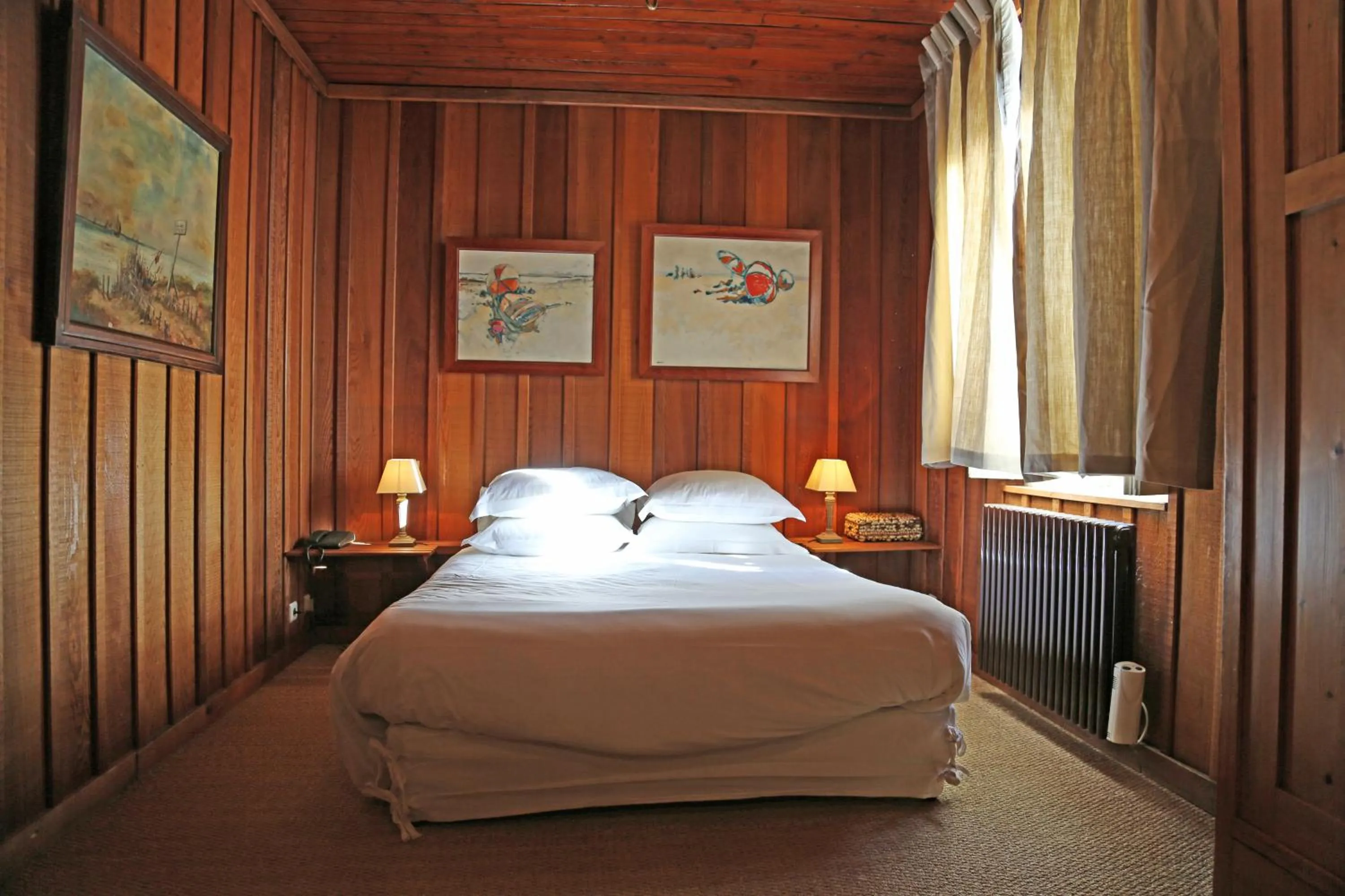 Photo of the whole room, Bed in La Maison du Bassin