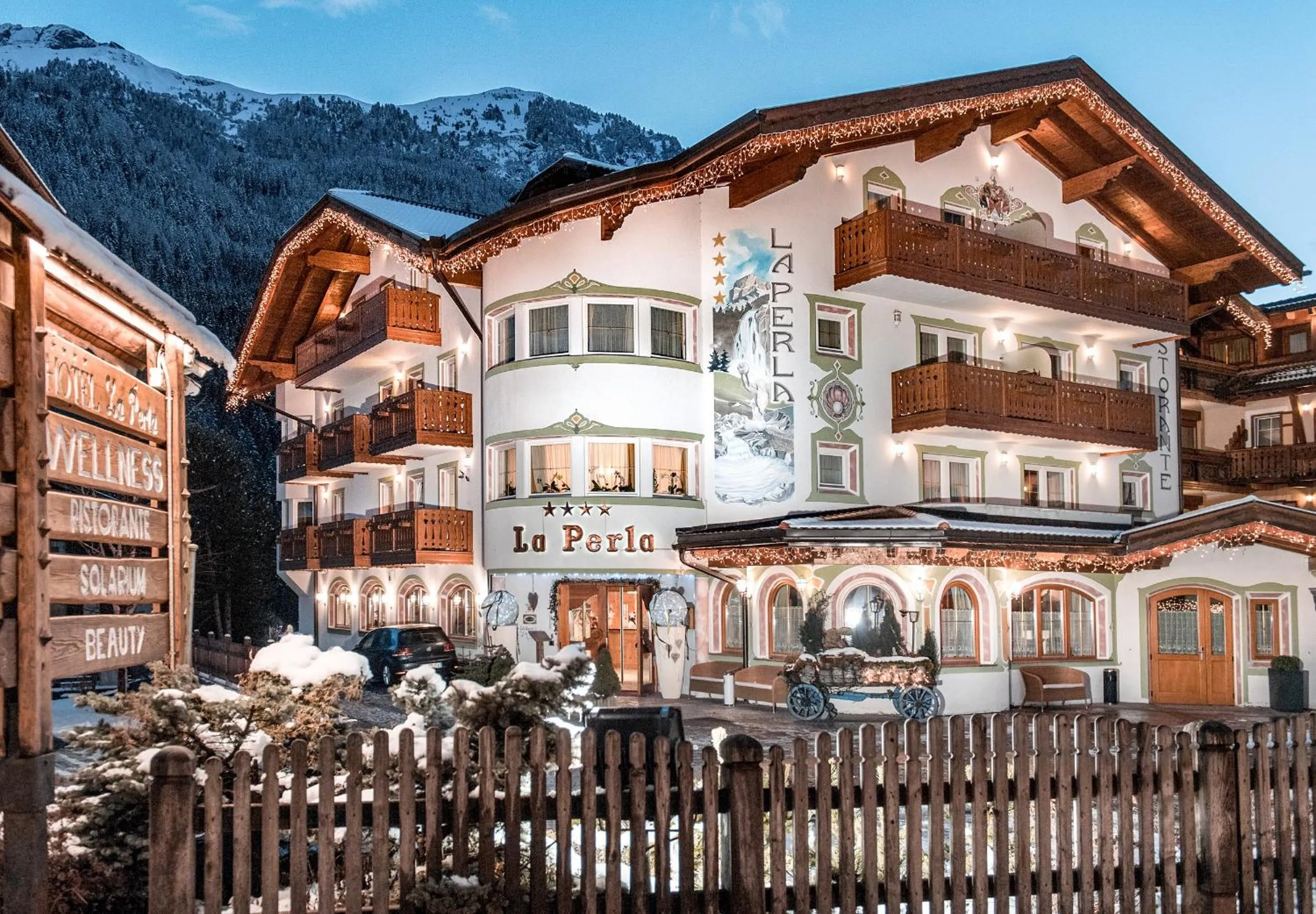 Property building in Hotel La Perla Wellness & Beauty