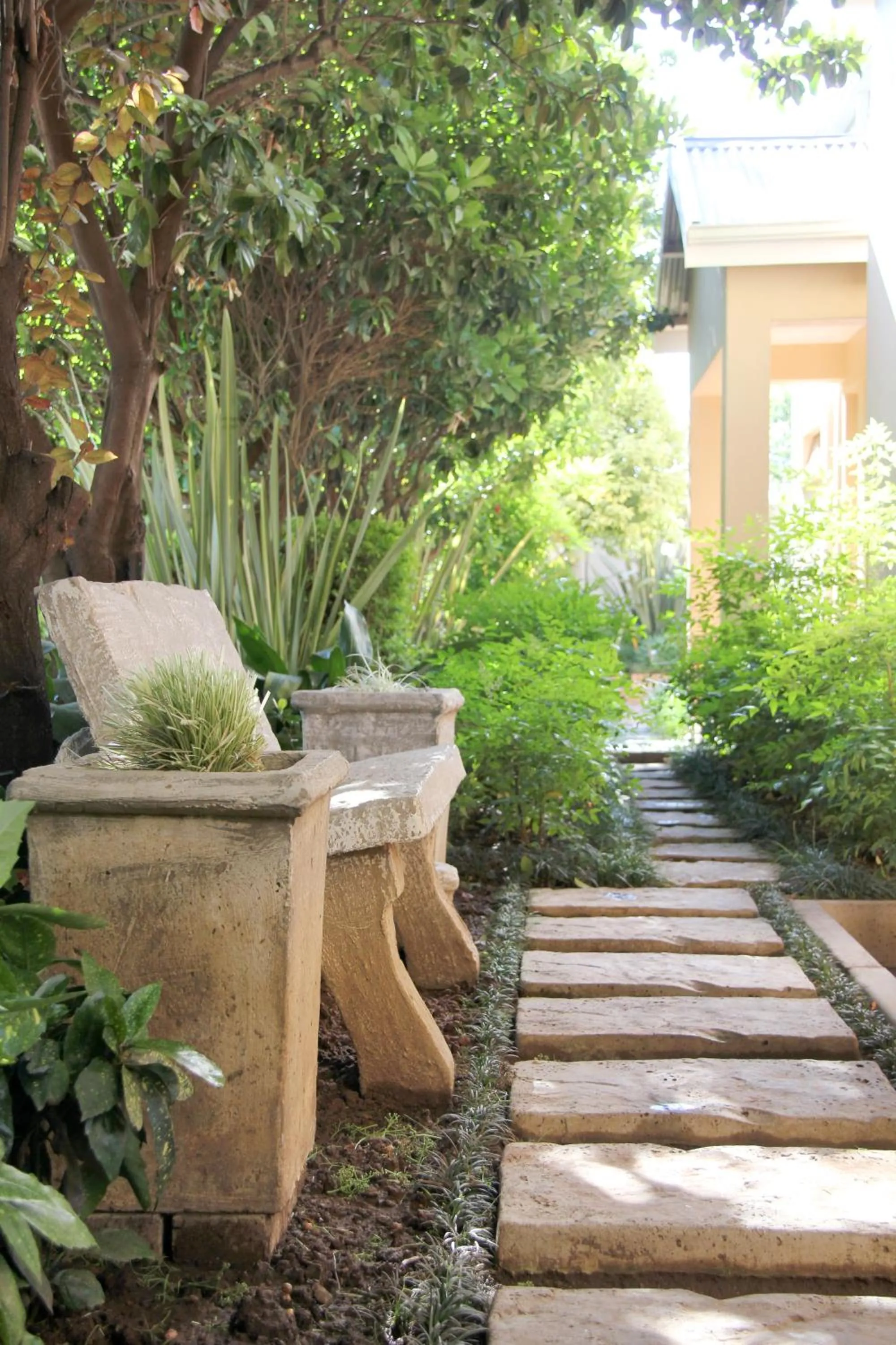 Garden view in Del Roza Guest House