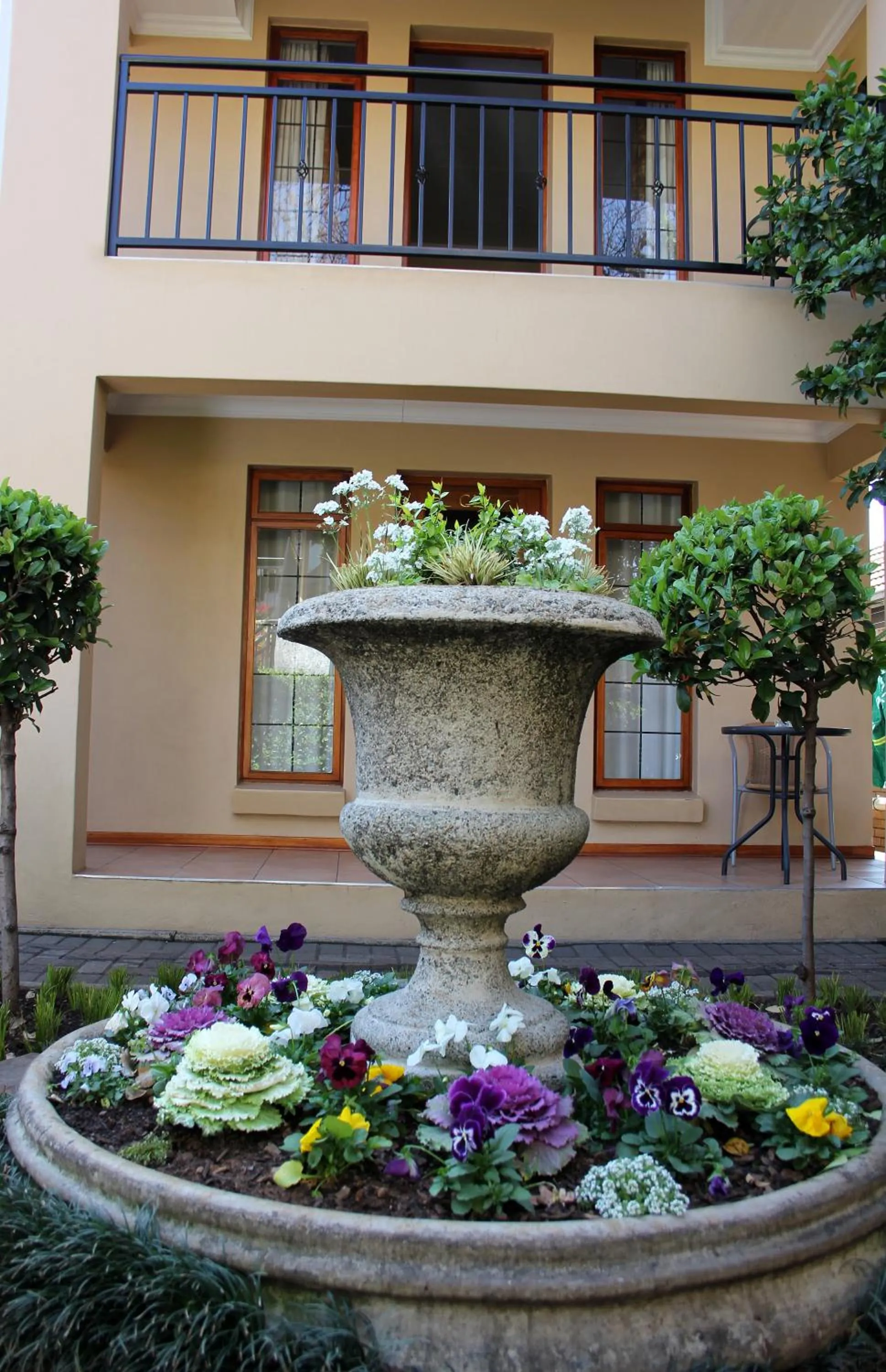 Garden view in Del Roza Guest House
