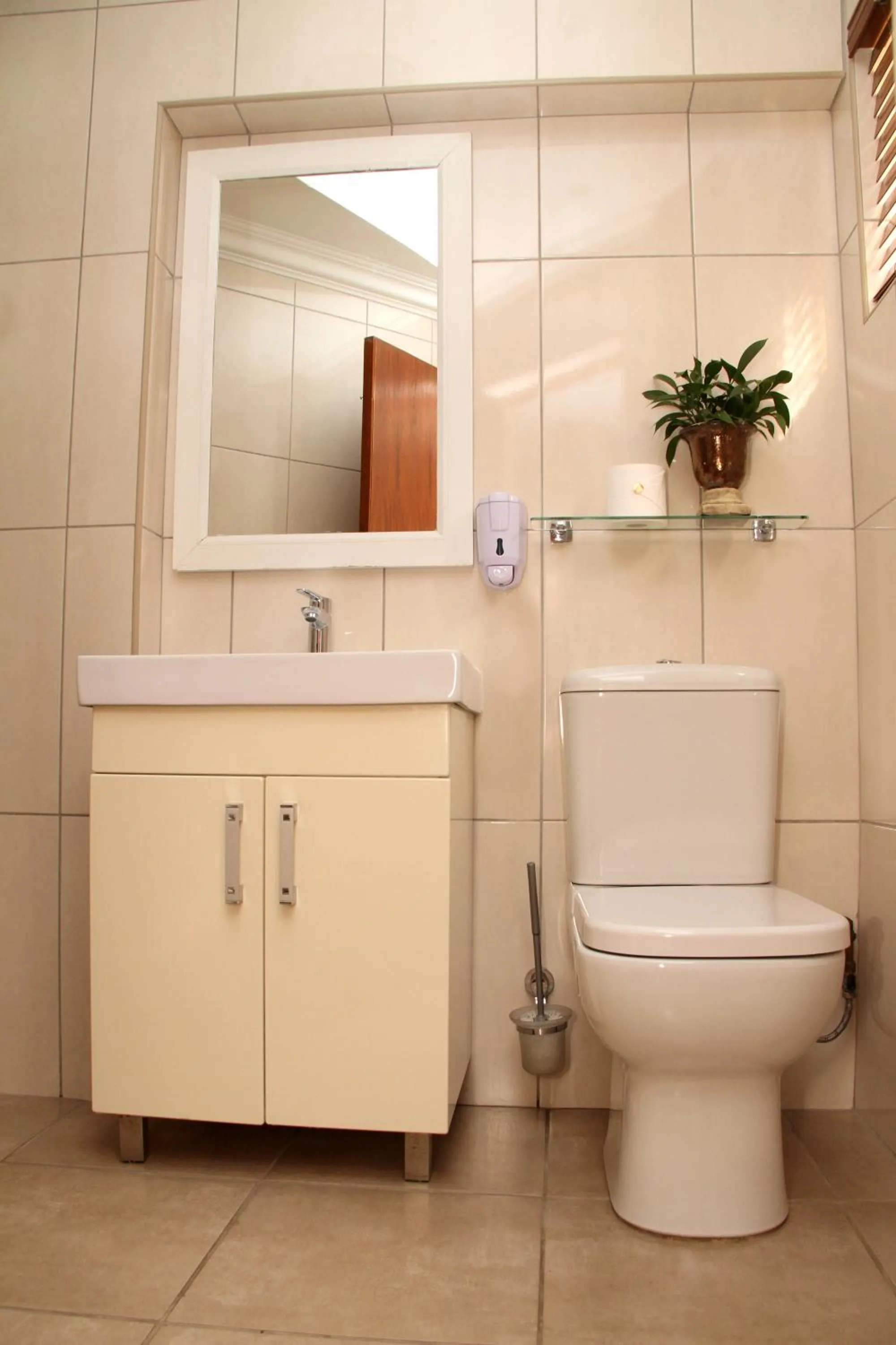 Bathroom in Del Roza Guest House