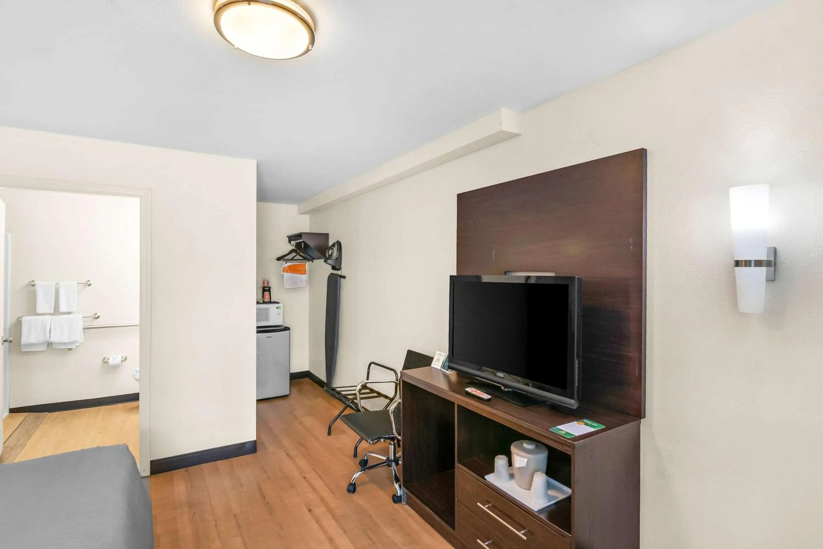 Bedroom in Quality Inn Queensbury - Lake George Area