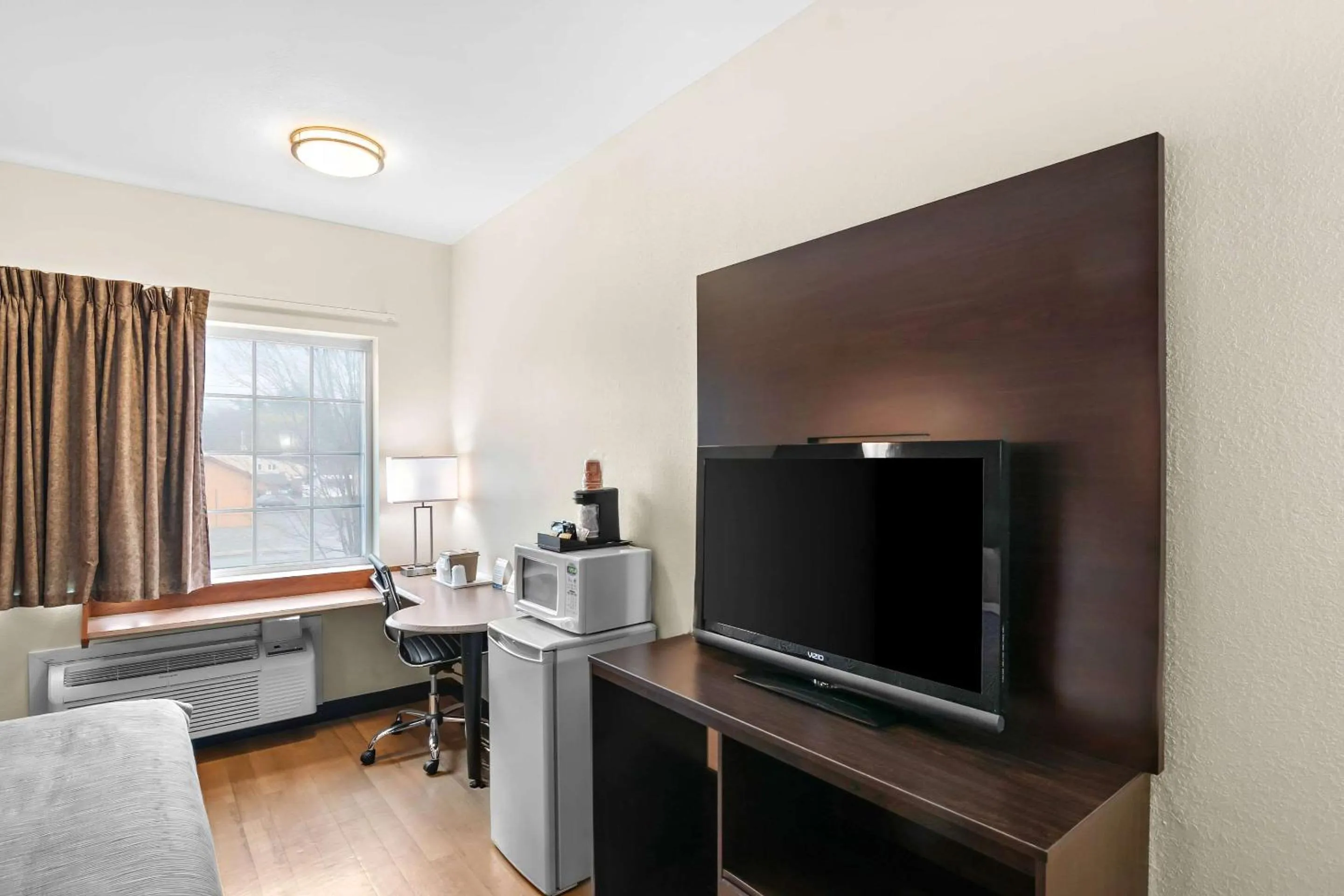 Bedroom in Quality Inn Queensbury - Lake George Area