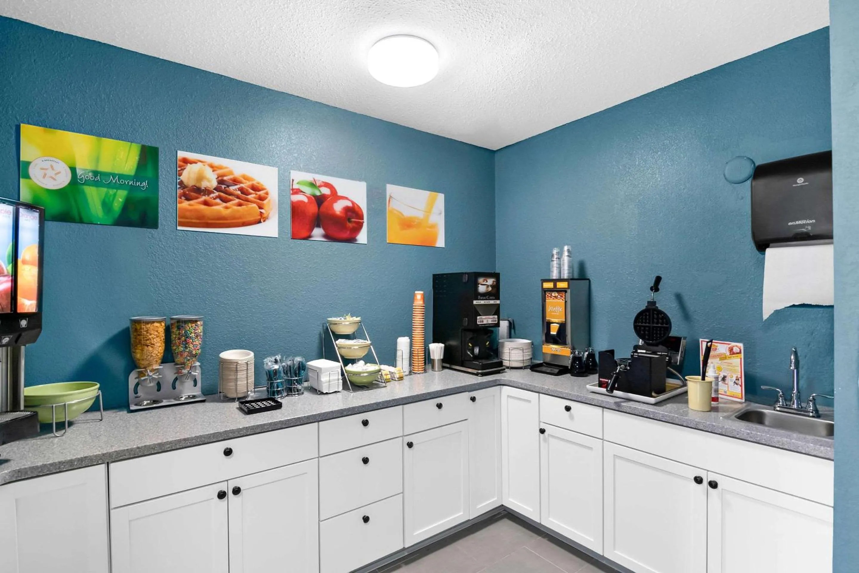 Breakfast in Quality Inn Queensbury - Lake George Area