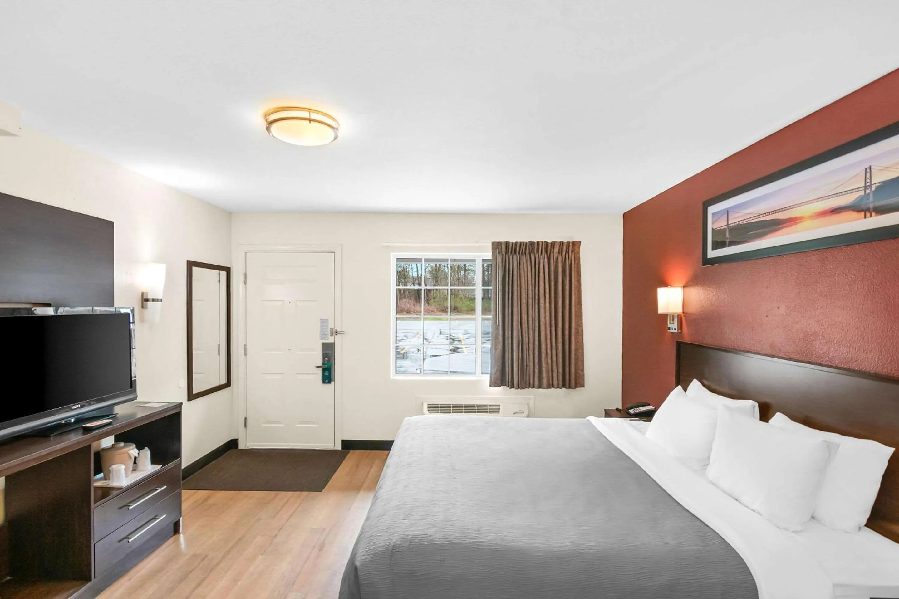 Bedroom, Bed in Quality Inn Queensbury - Lake George Area