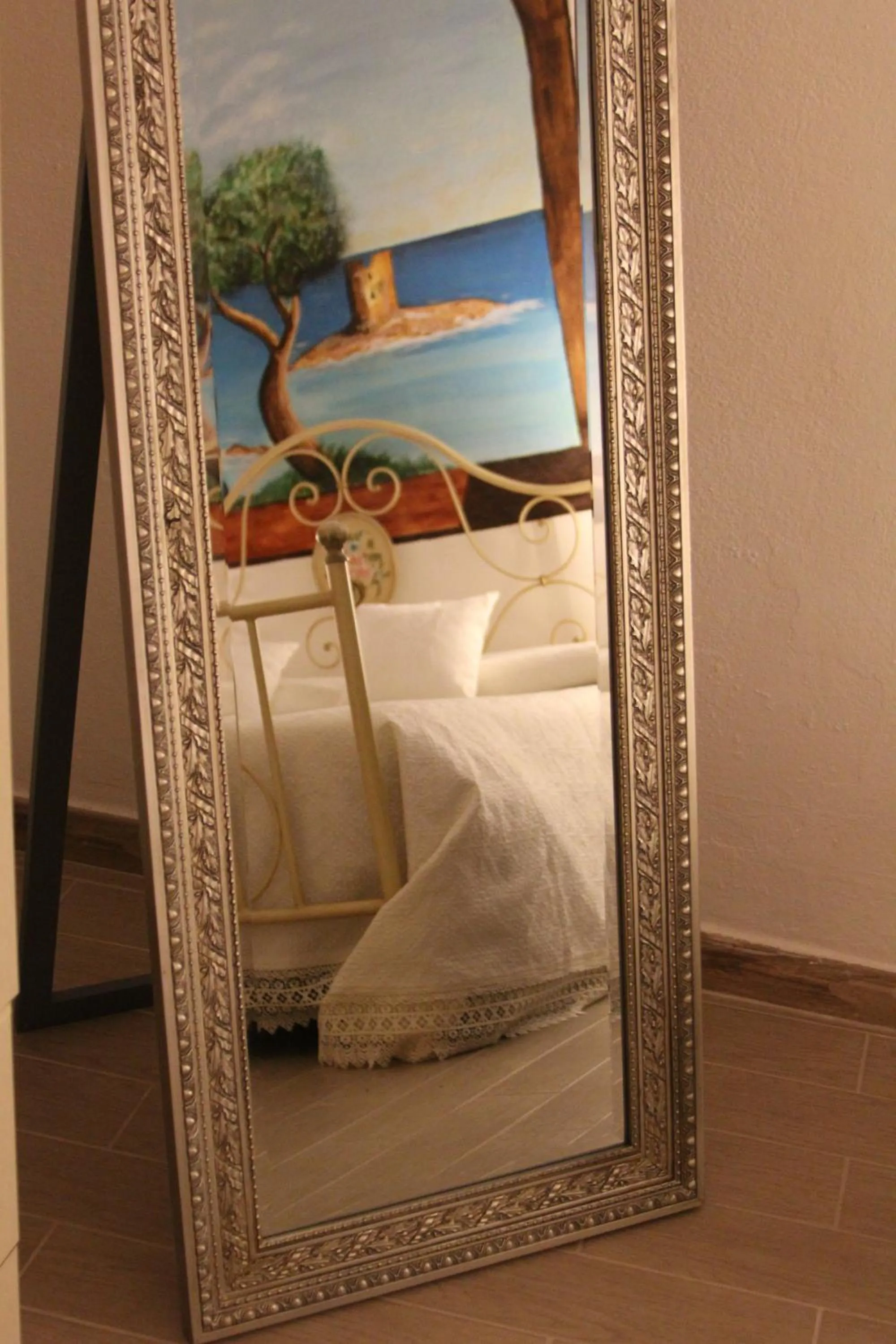 Decorative detail, Bed in La Porta Sulla Costa