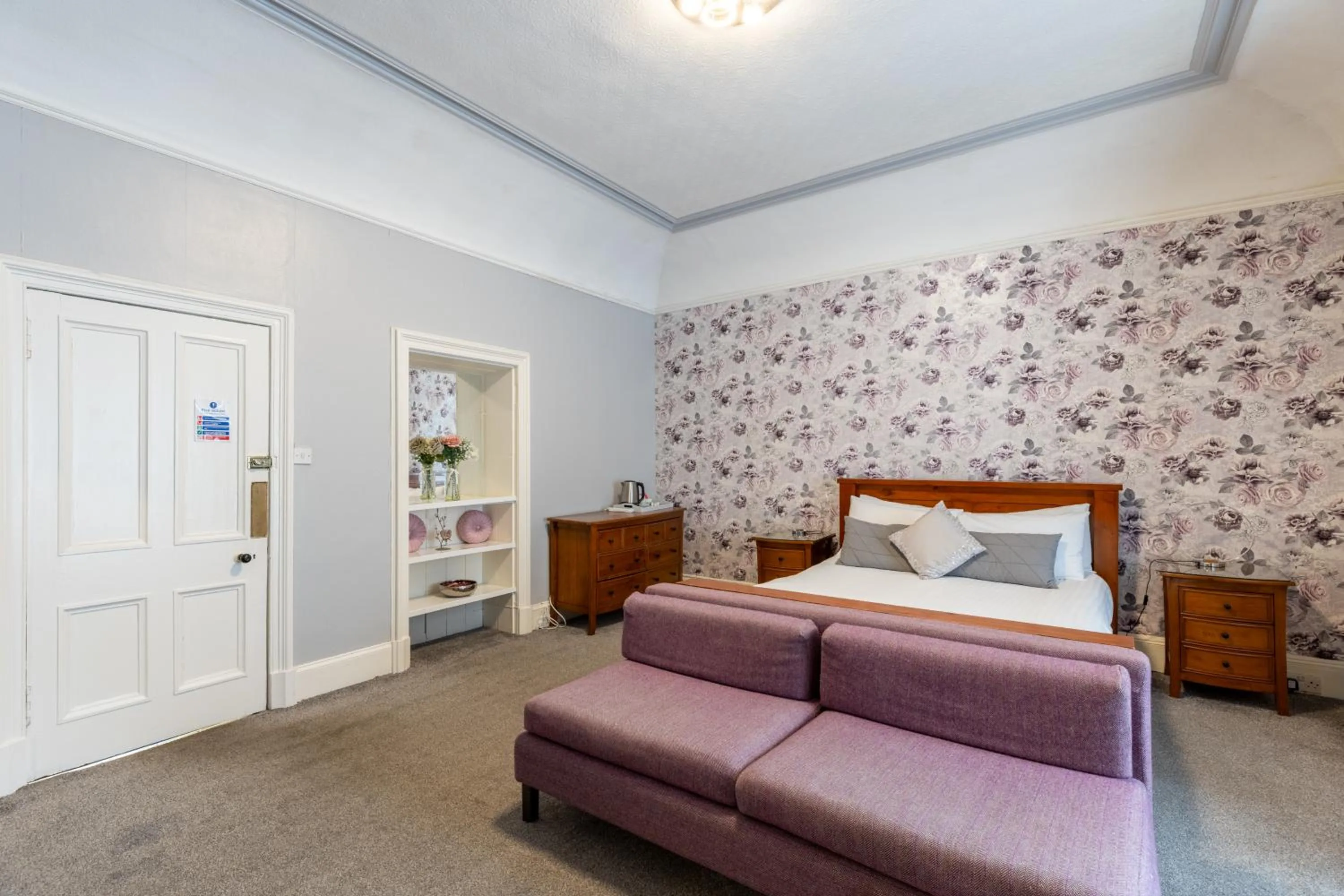 Bed in The Bein Inn Hotel & Restaurant