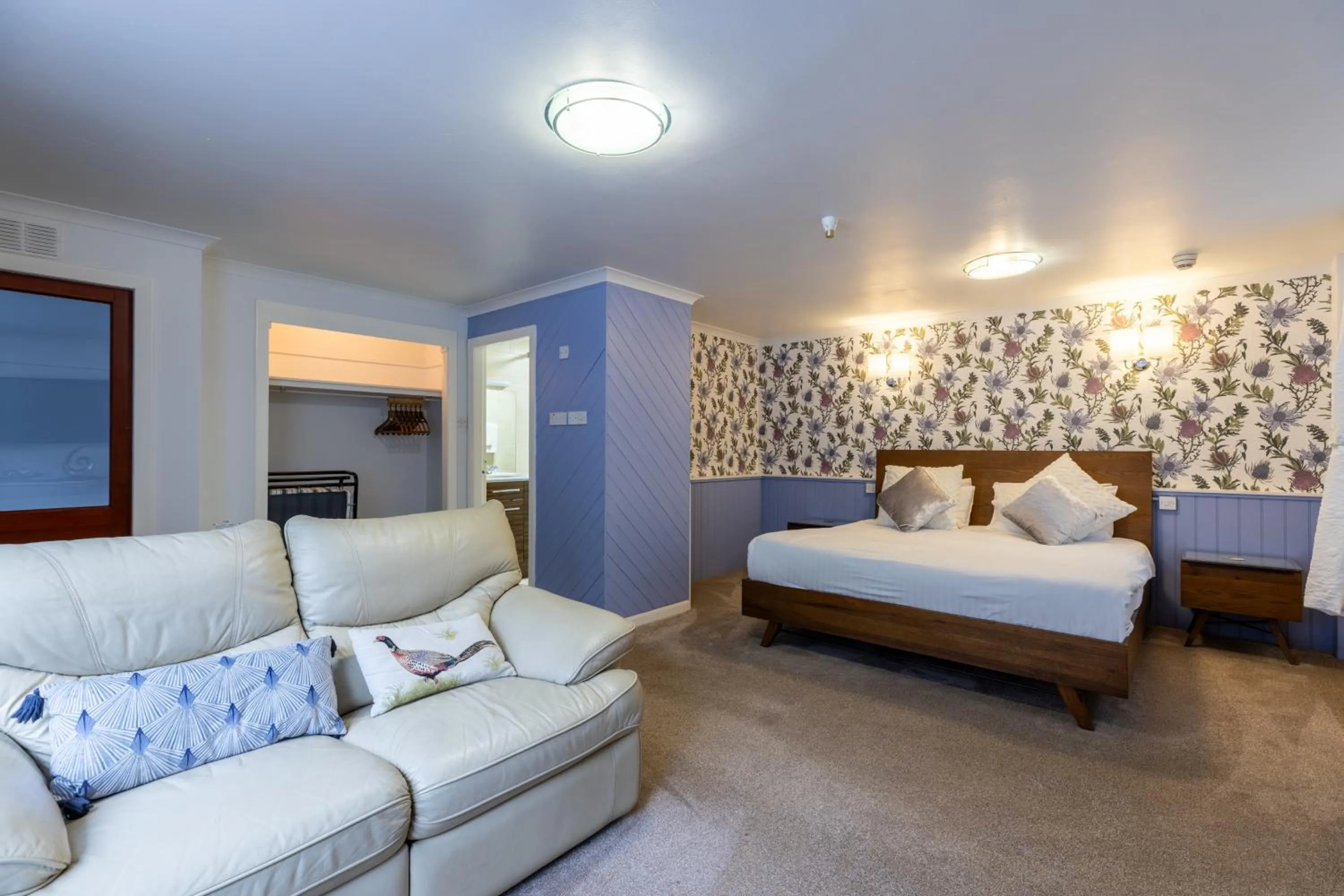 Bed in The Bein Inn Hotel & Restaurant