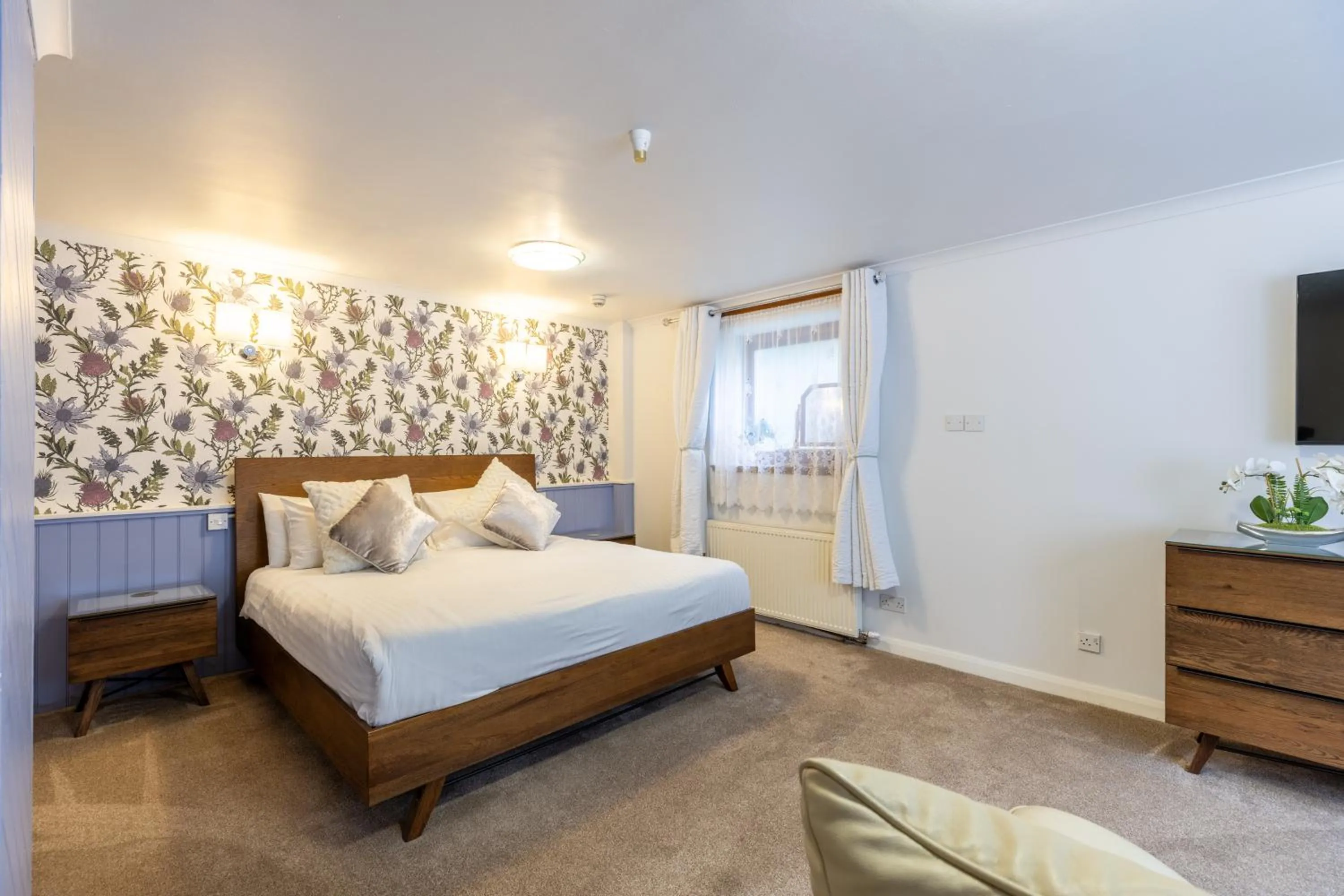 Bed in The Bein Inn Hotel & Restaurant