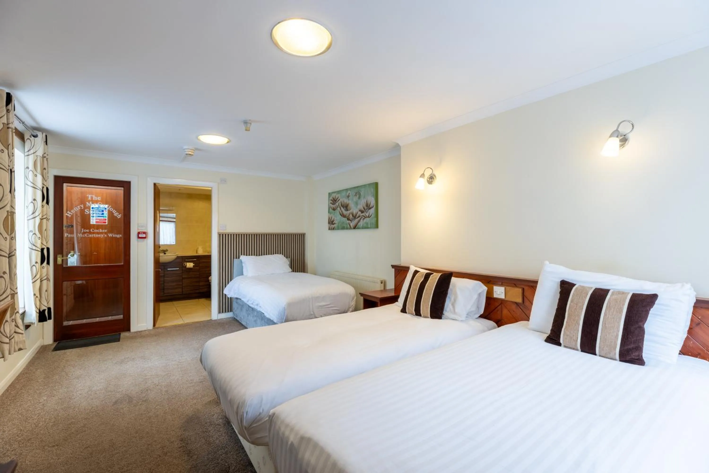 Bed in The Bein Inn Hotel & Restaurant