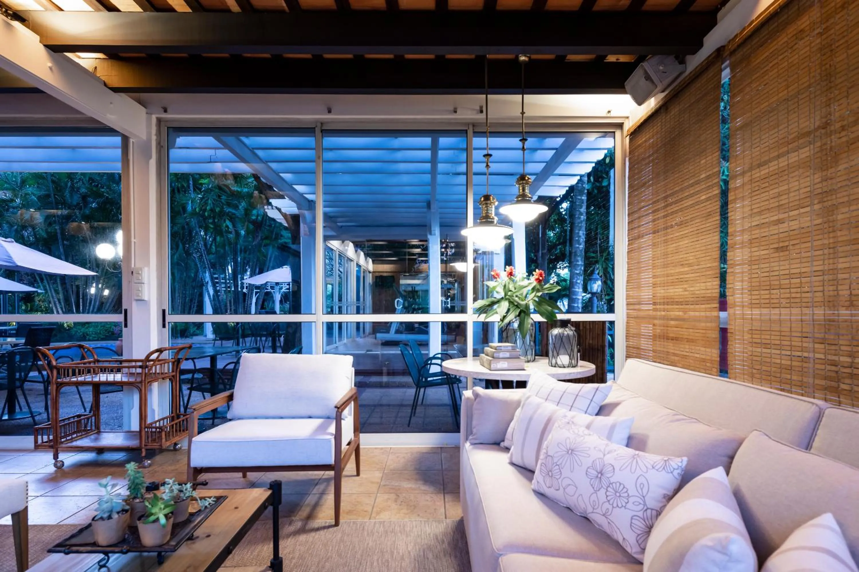 Seating area in Hotel Villa Morra Suites