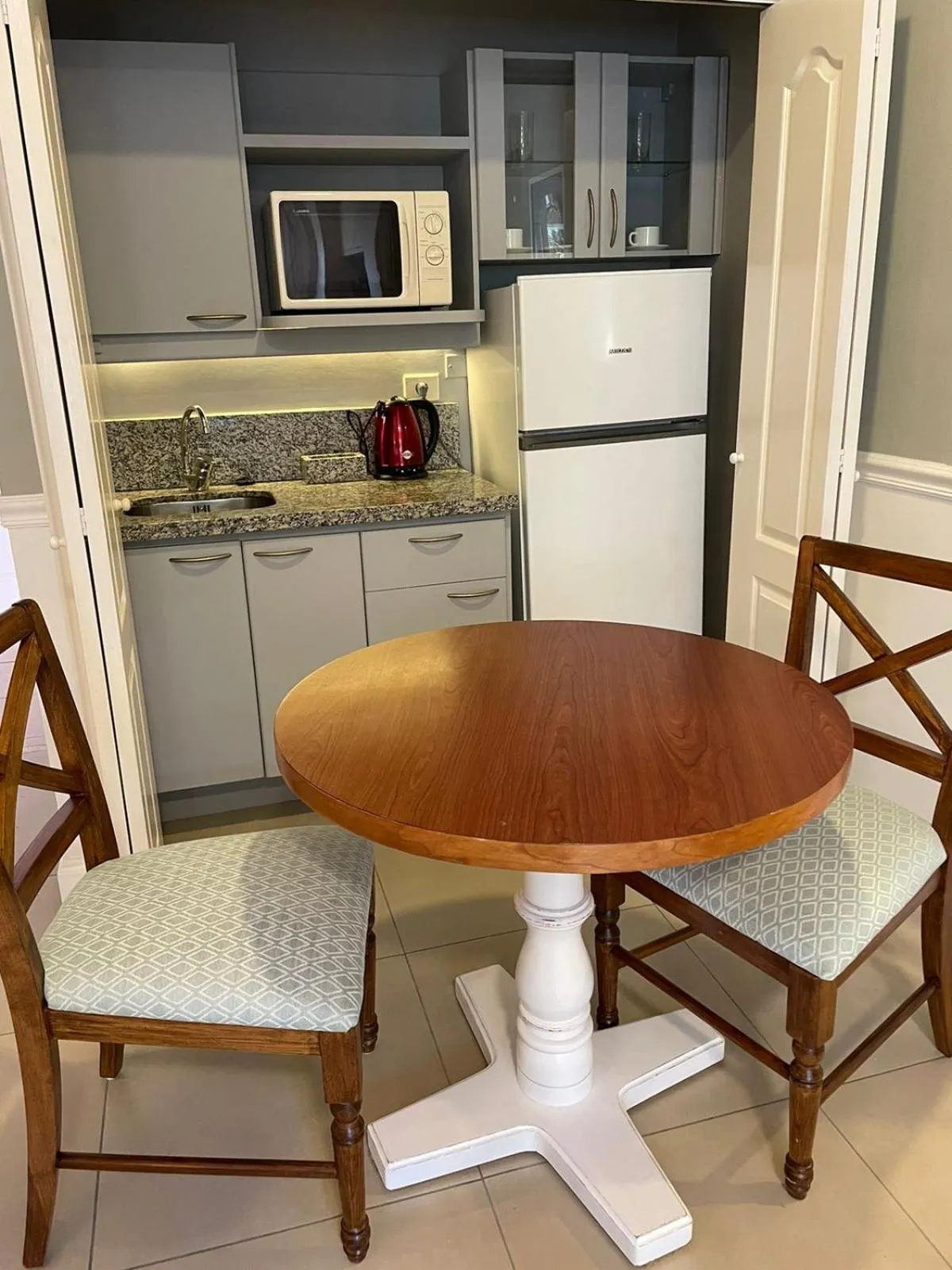Dining area in Hotel Villa Morra Suites
