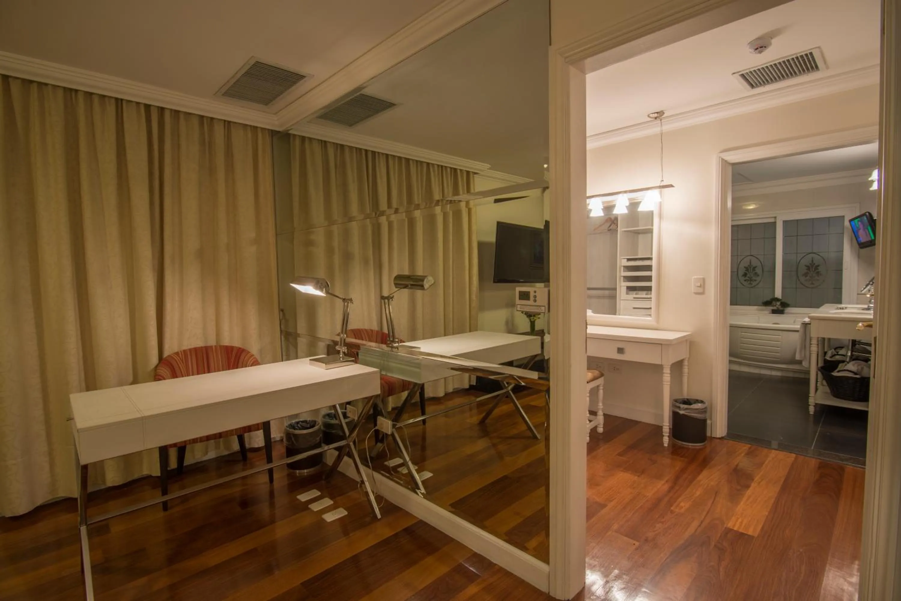Bathroom in Hotel Villa Morra Suites