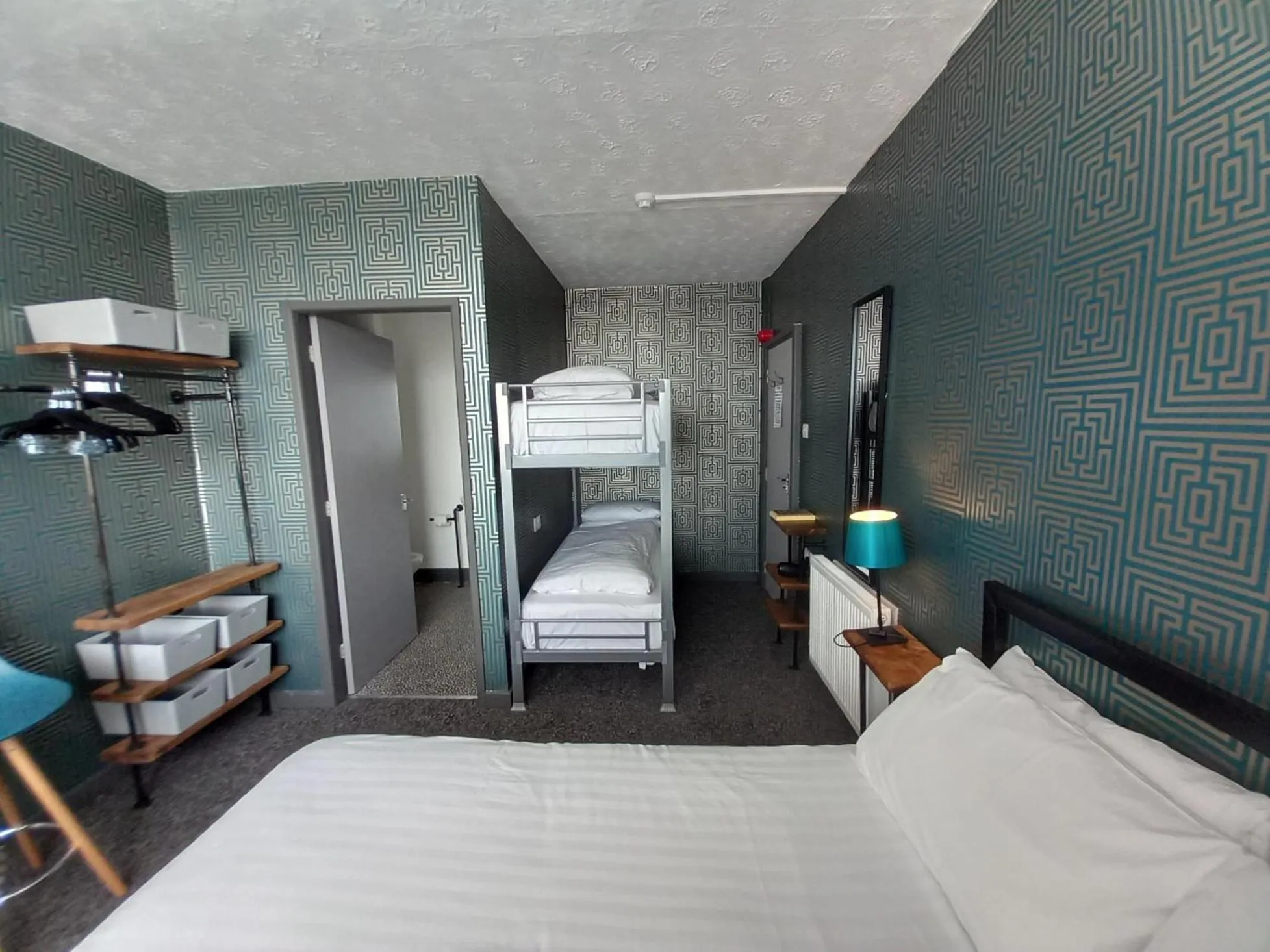 Bedroom, Bed in Vinnie's Family Hotel