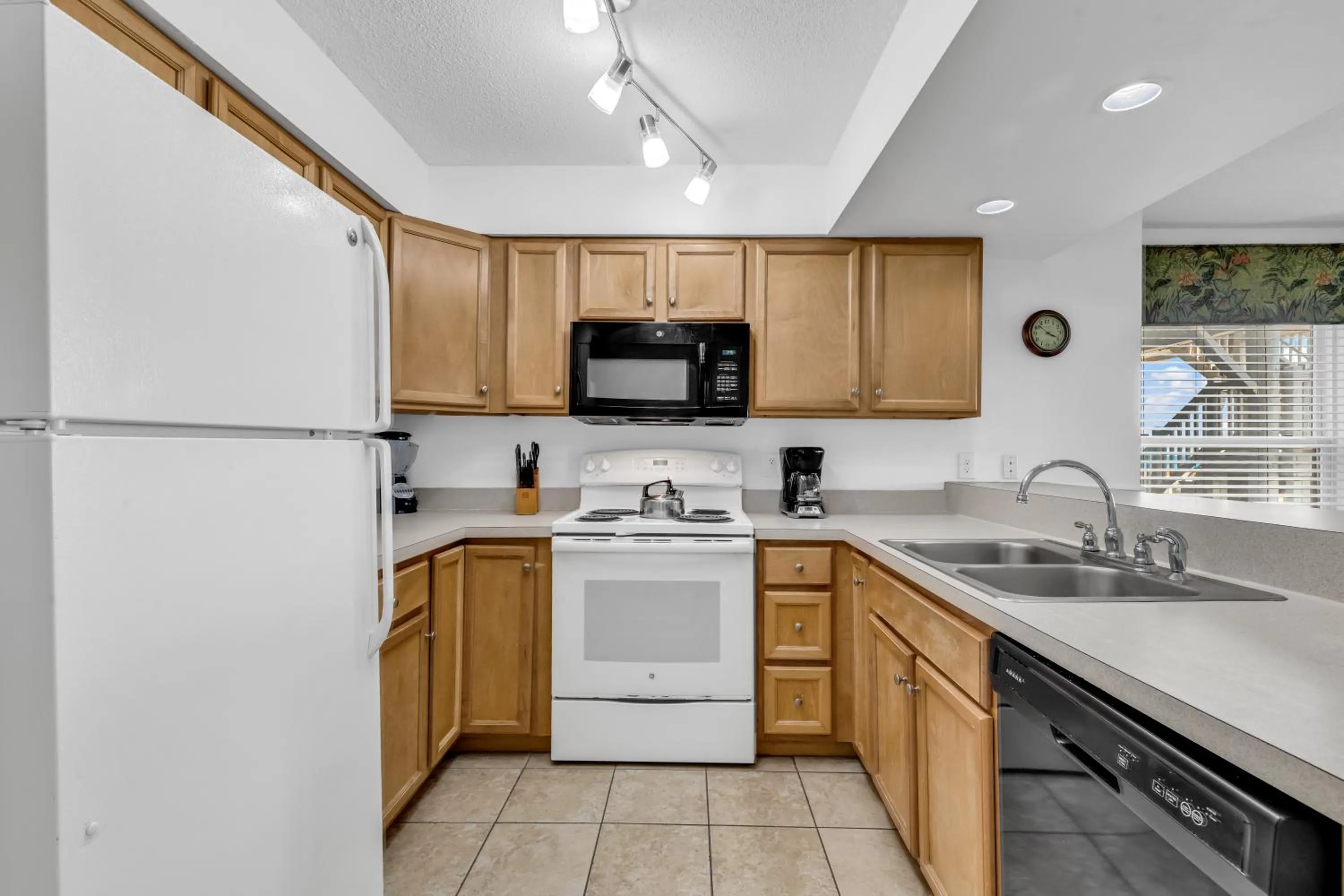Kitchen or kitchenette in A Place at the Beach