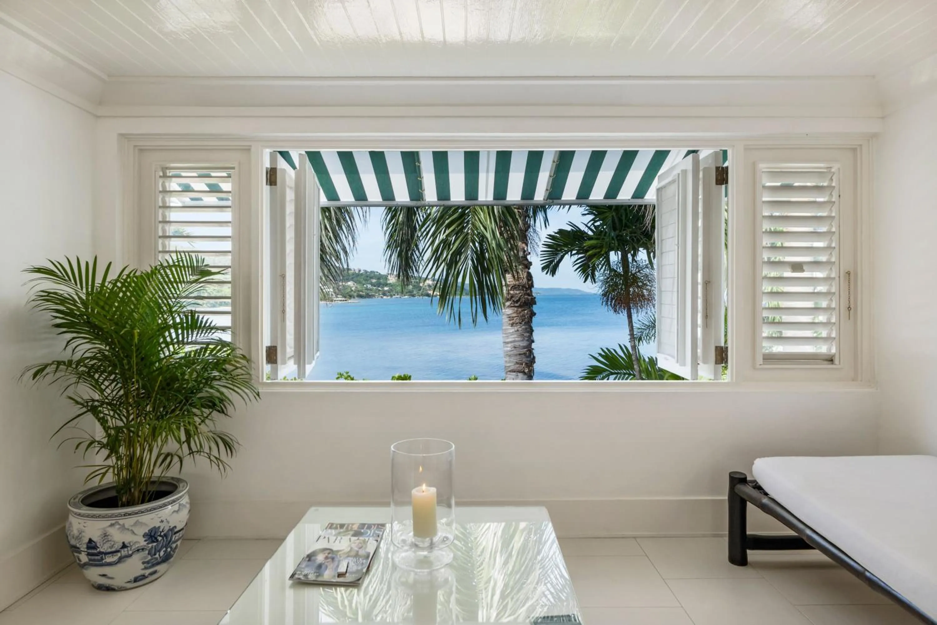 View (from property/room), Bed in Round Hill Hotel & Villas