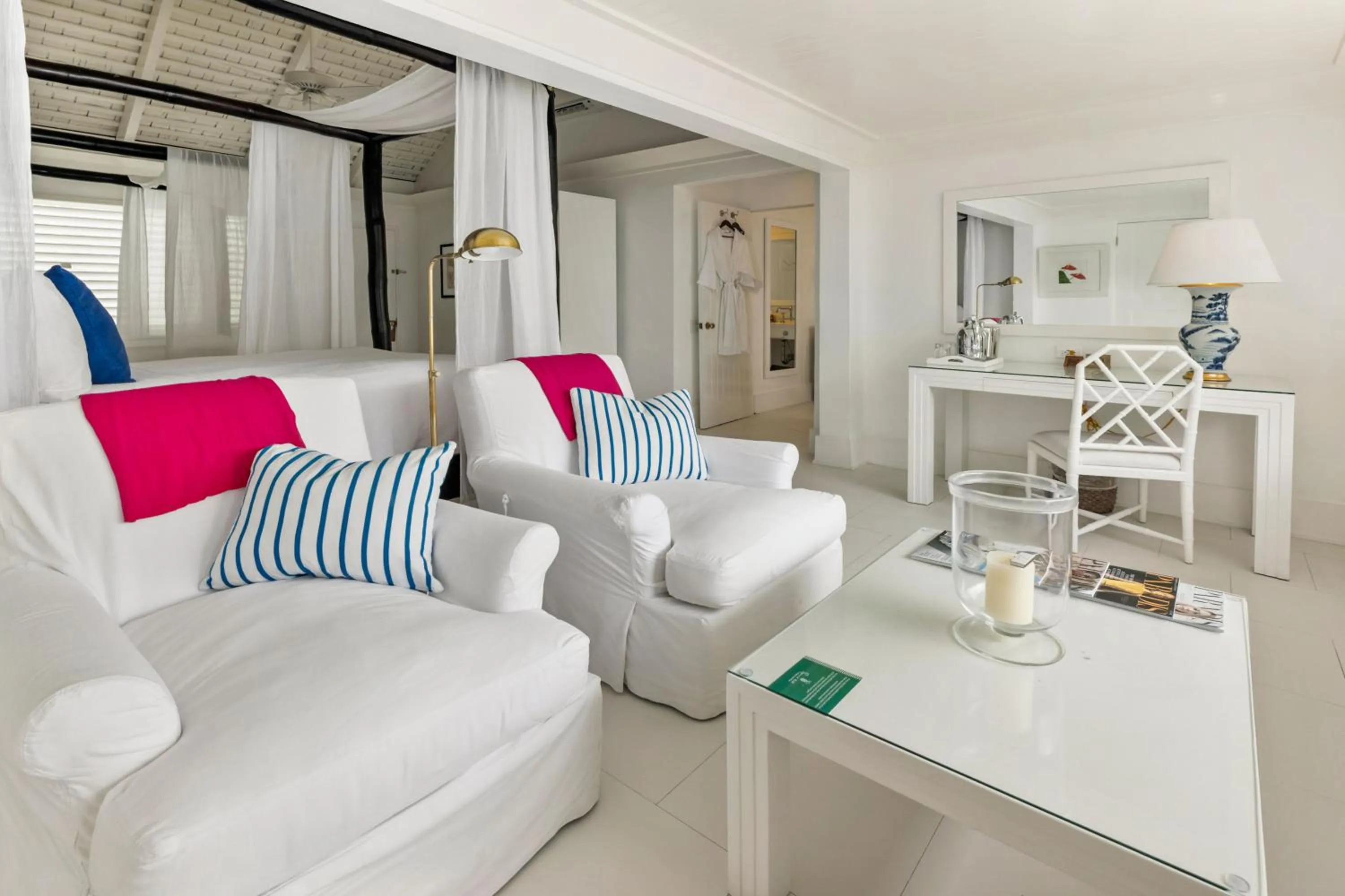 Seating area in Round Hill Hotel & Villas