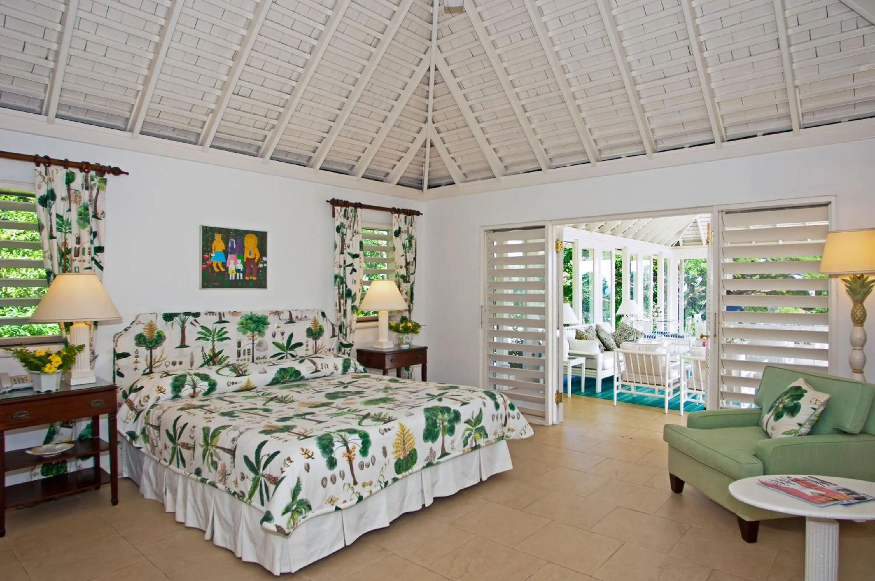 Bedroom, Bed in Round Hill Hotel & Villas