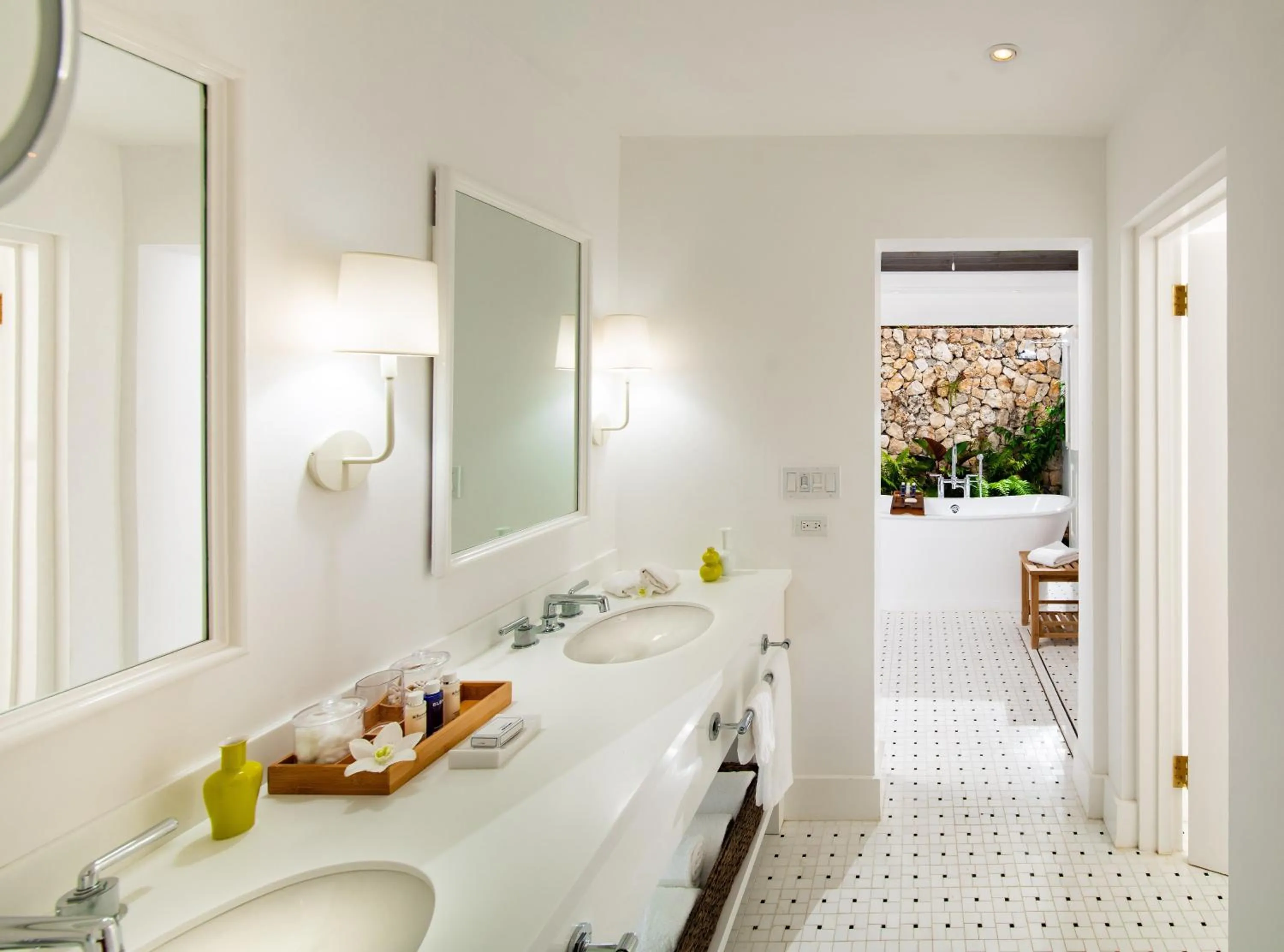 Bathroom in Round Hill Hotel & Villas