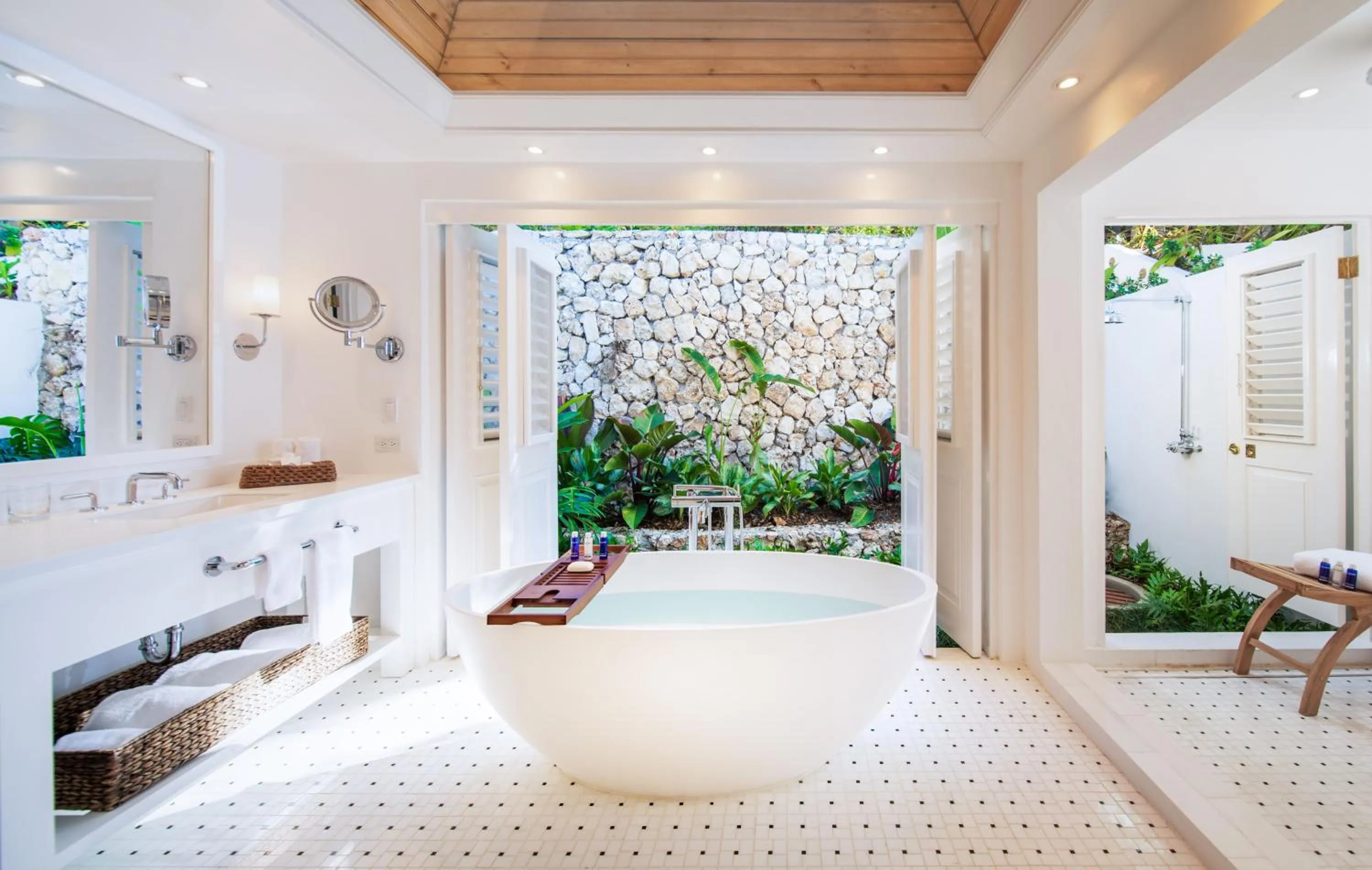 Bathroom in Round Hill Hotel & Villas