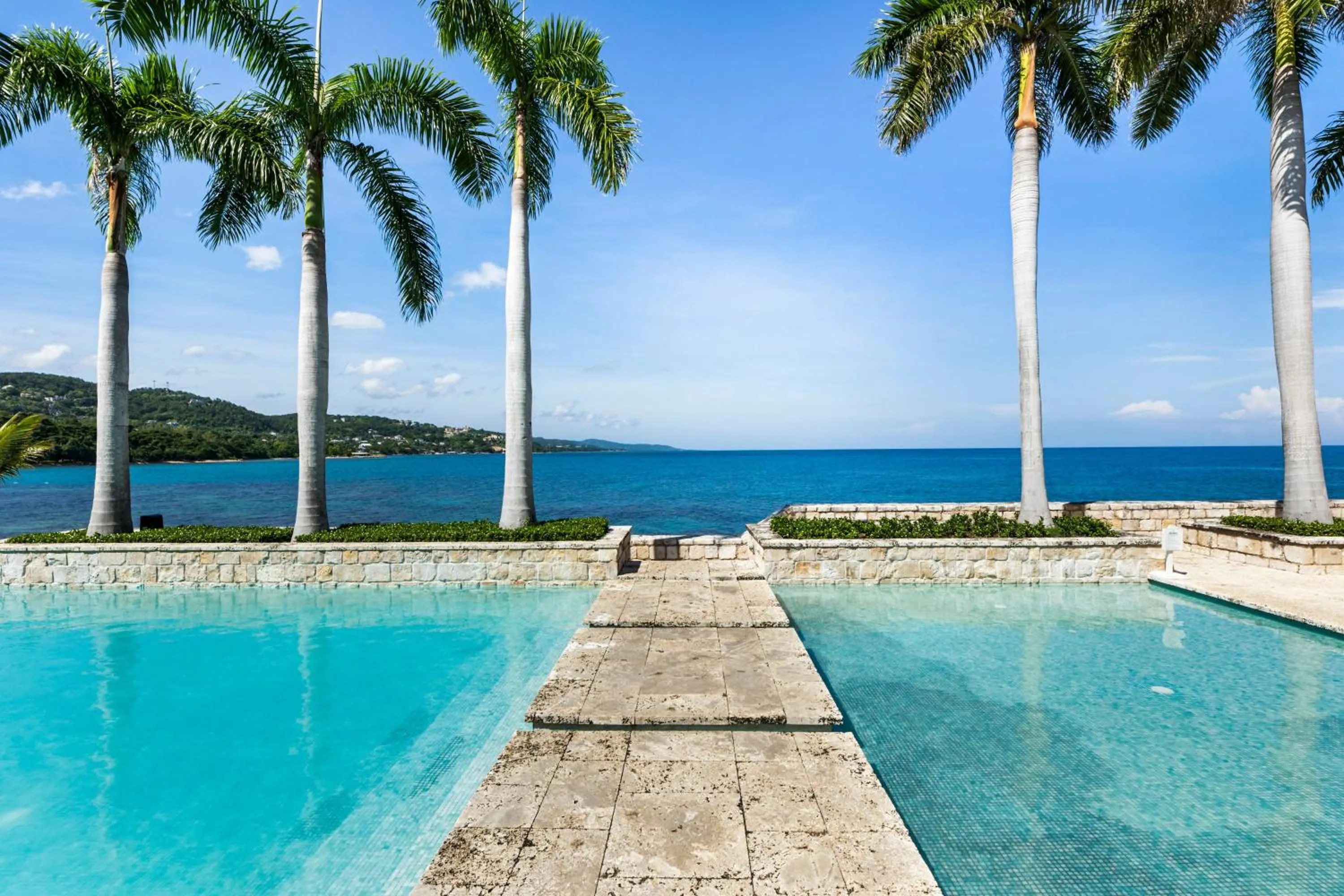 Swimming pool in Round Hill Hotel & Villas