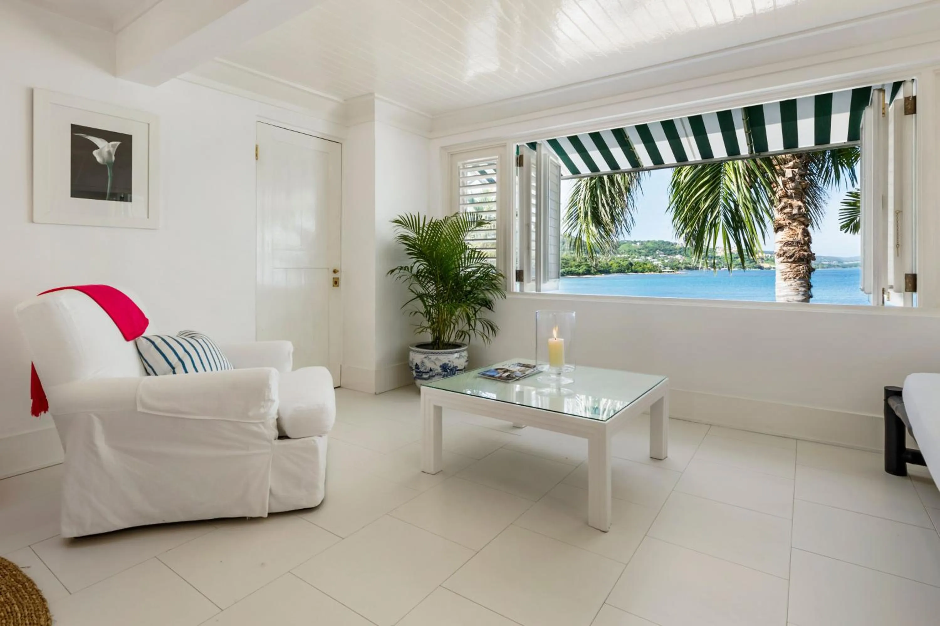 Seating area in Round Hill Hotel & Villas