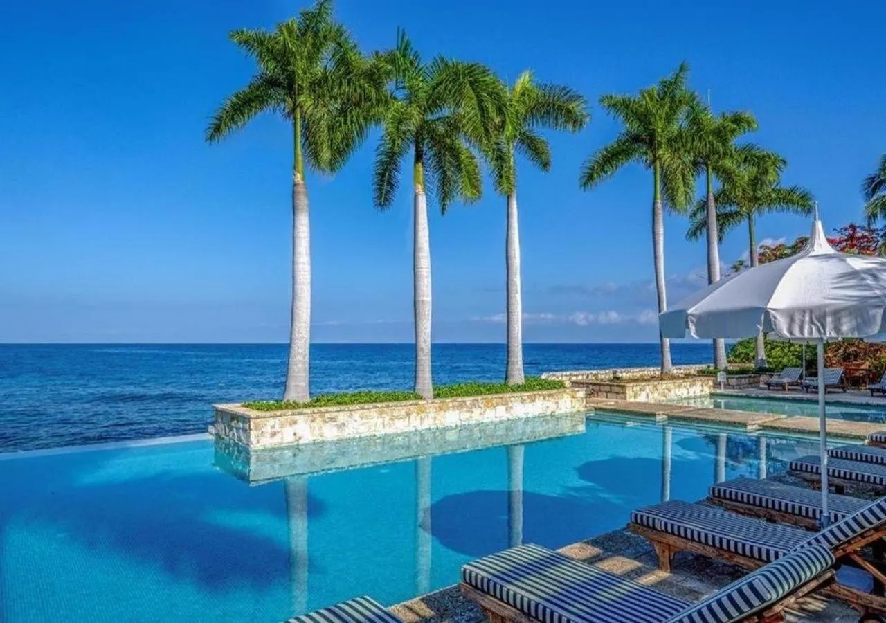 Swimming pool in Round Hill Hotel & Villas