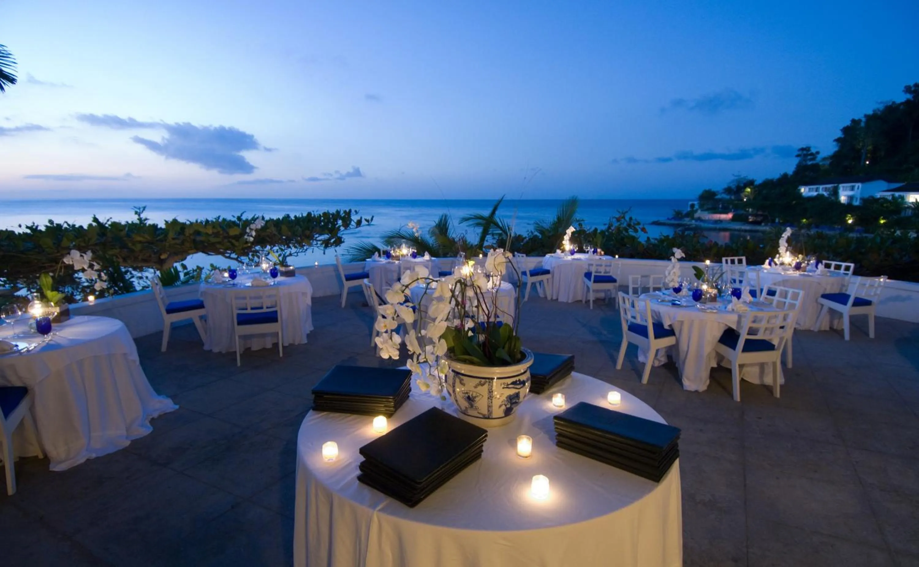 Food and drinks in Round Hill Hotel & Villas