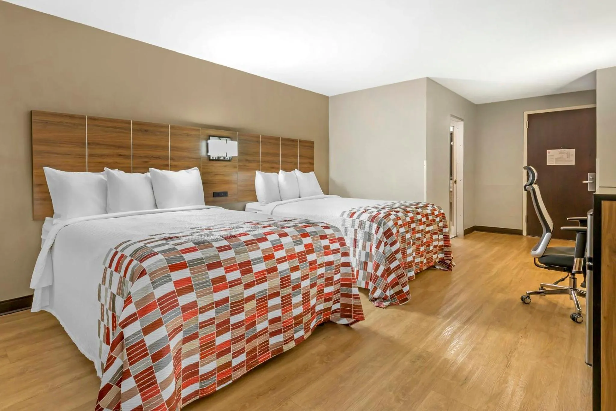 Photo of the whole room, Bed in Red Roof Inn Lumberton