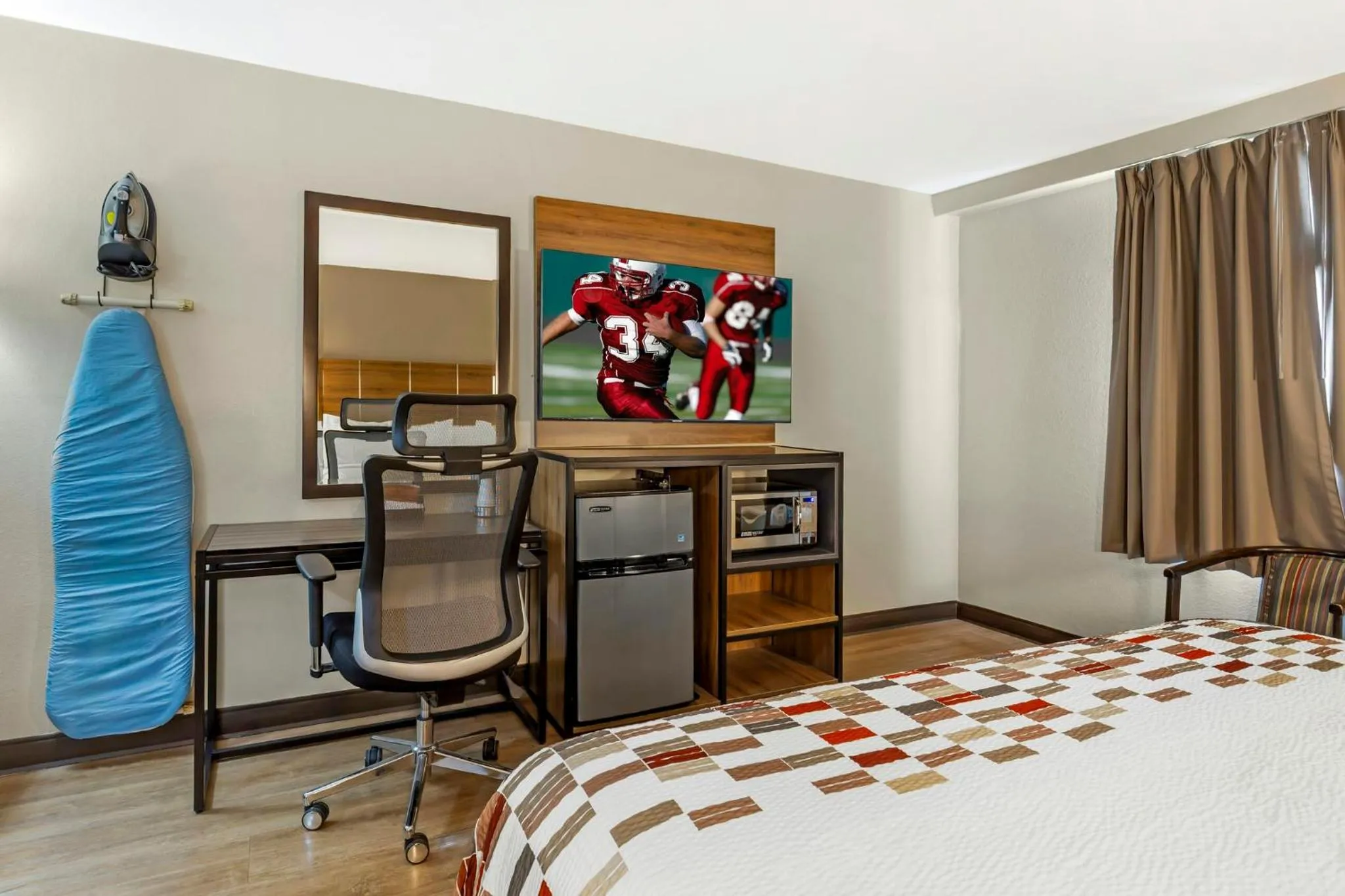 Bedroom, Bed in Red Roof Inn Lumberton