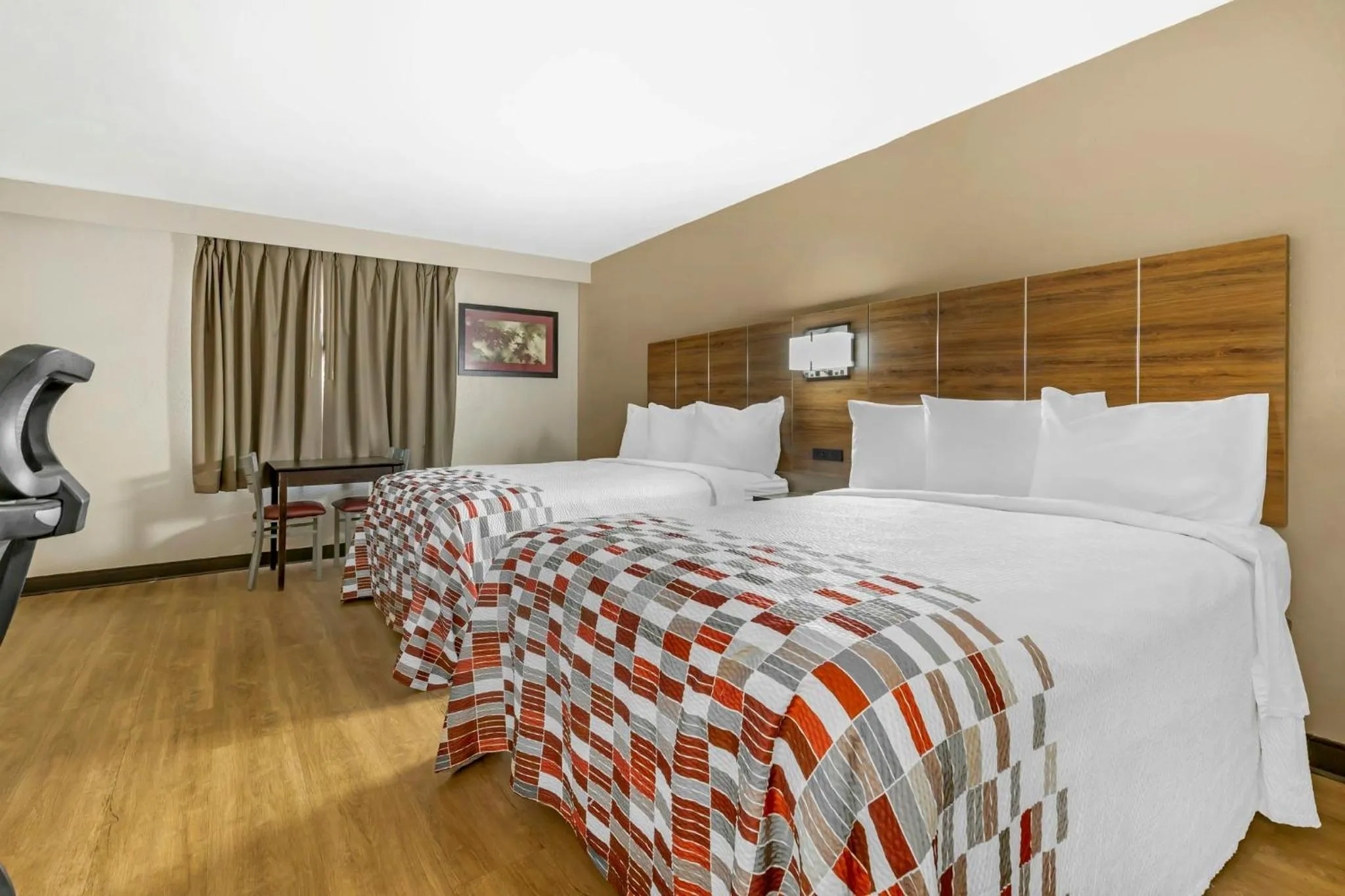 Photo of the whole room, Bed in Red Roof Inn Lumberton