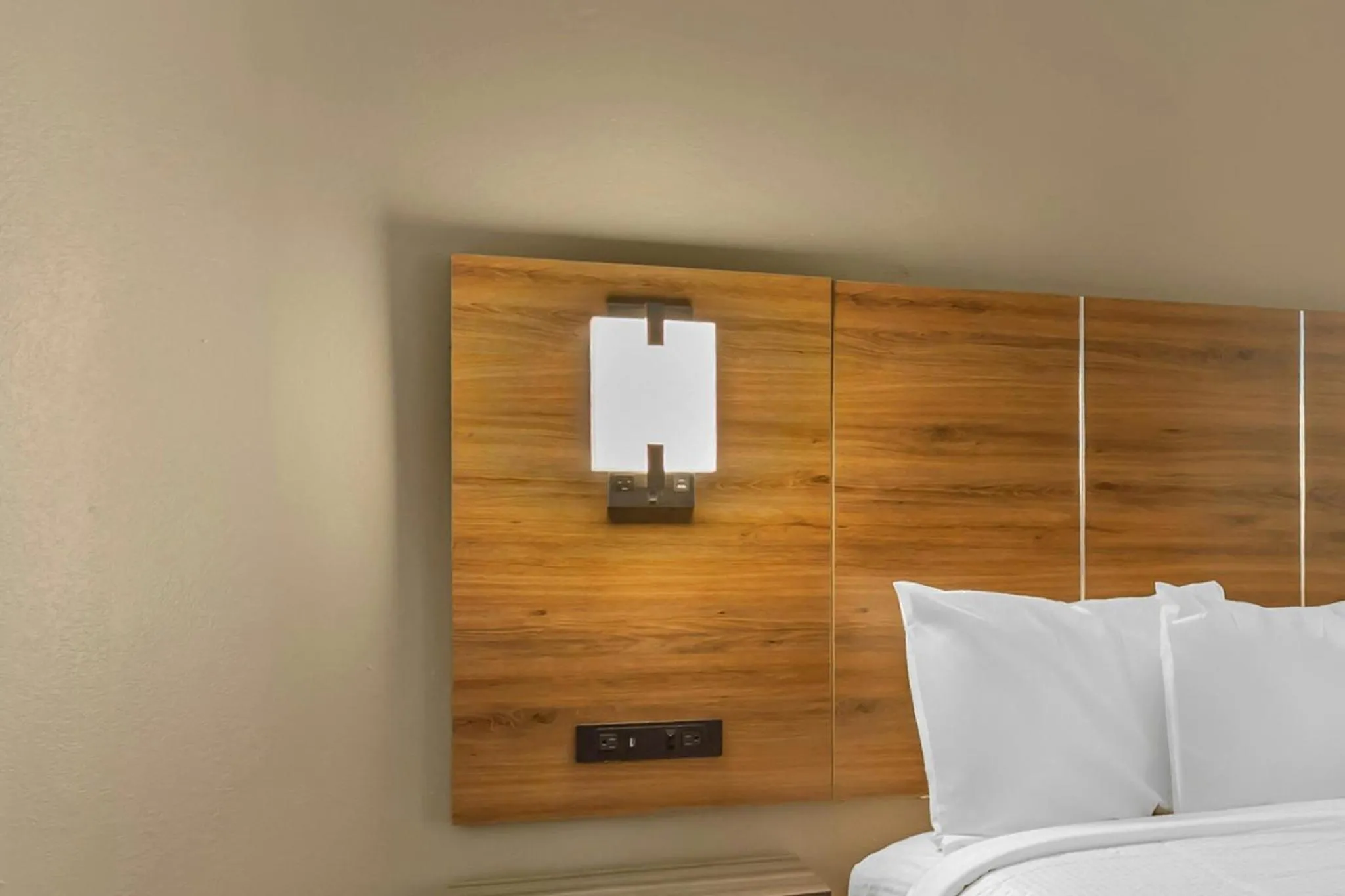 Bedroom, Bed in Red Roof Inn Lumberton