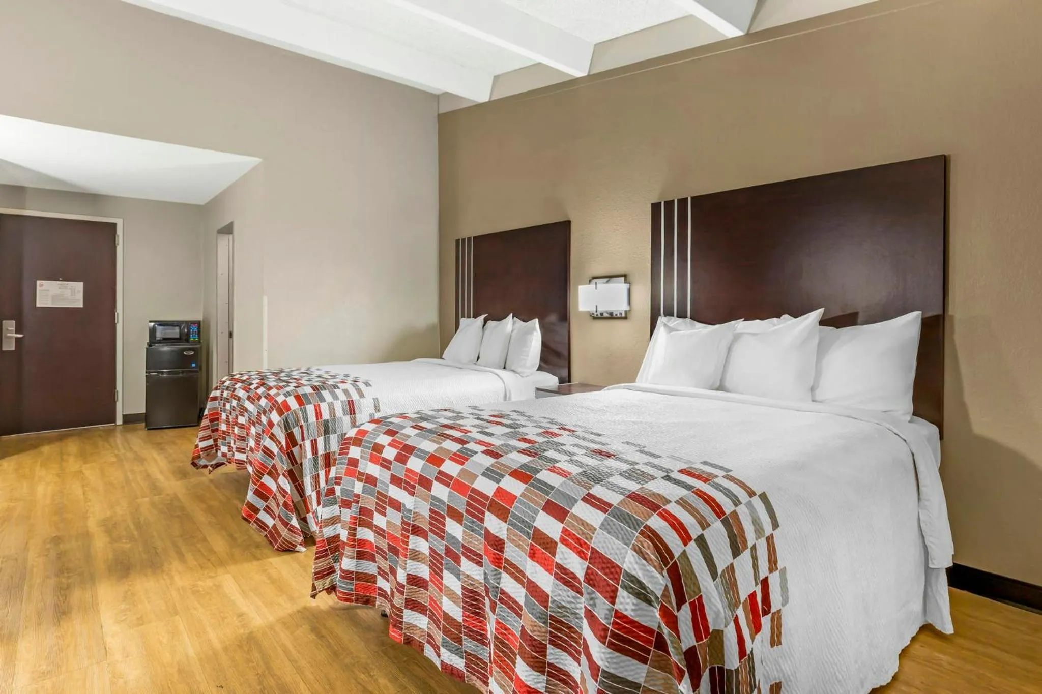 Photo of the whole room, Bed in Red Roof Inn Lumberton